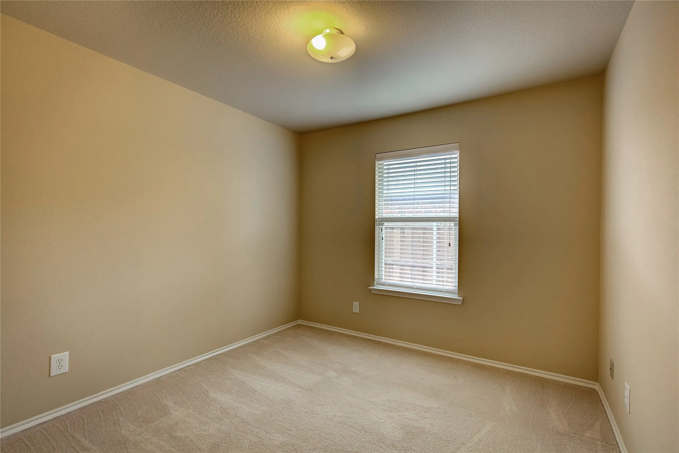 Single Family Residence For Sale in Kaufman County , 231 Willow Creek Lane, Terrell, Texas 75160, 3 Bedroom, 2 Bathroom, 2 Garage spaces, 1,363 Sqft, built in 2006, mls#21273829, Real Estate Agent in Terrell, Homes For Sale in Kaufman county, Homes For Sale in Terrell, Realtor in Terrell Texas, Real Estate Brokerage Independent Realty Texas, Luminita Cordes Realtor