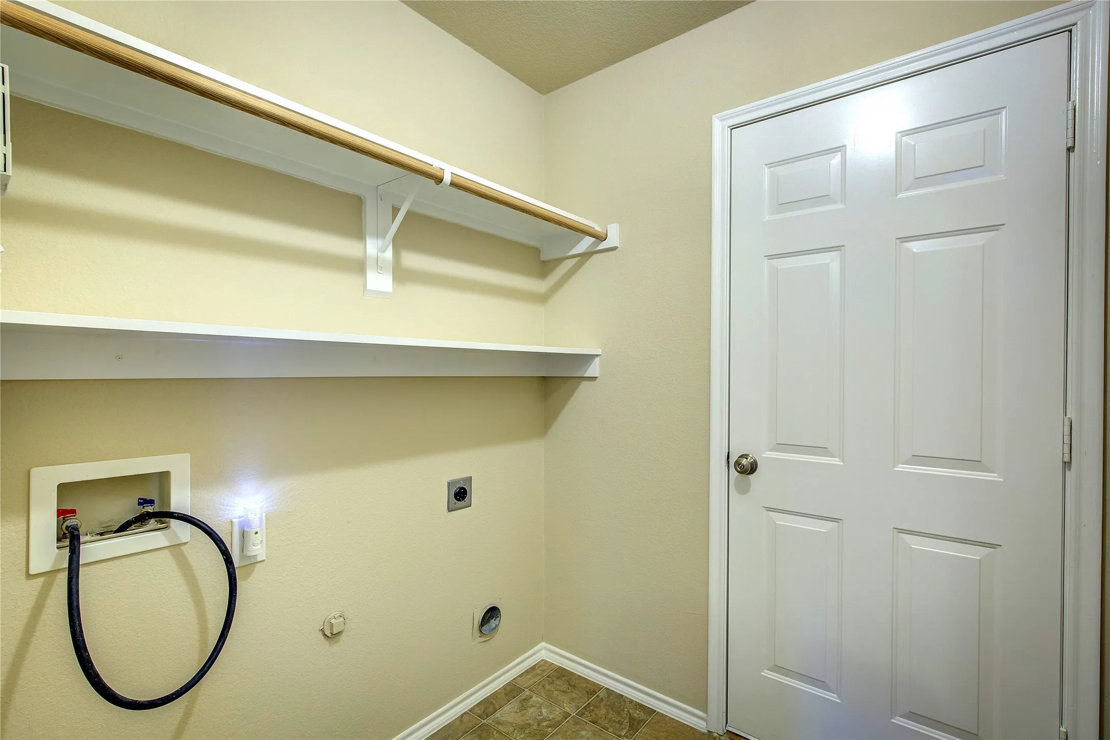 Single Family Residence For Sale in Kaufman County , 231 Willow Creek Lane, Terrell, Texas 75160, 3 Bedroom, 2 Bathroom, 2 Garage spaces, 1,363 Sqft, built in 2006, mls#21273829, Real Estate Agent in Terrell, Homes For Sale in Kaufman county, Homes For Sale in Terrell, Realtor in Terrell Texas, Real Estate Brokerage Independent Realty Texas, Luminita Cordes Realtor