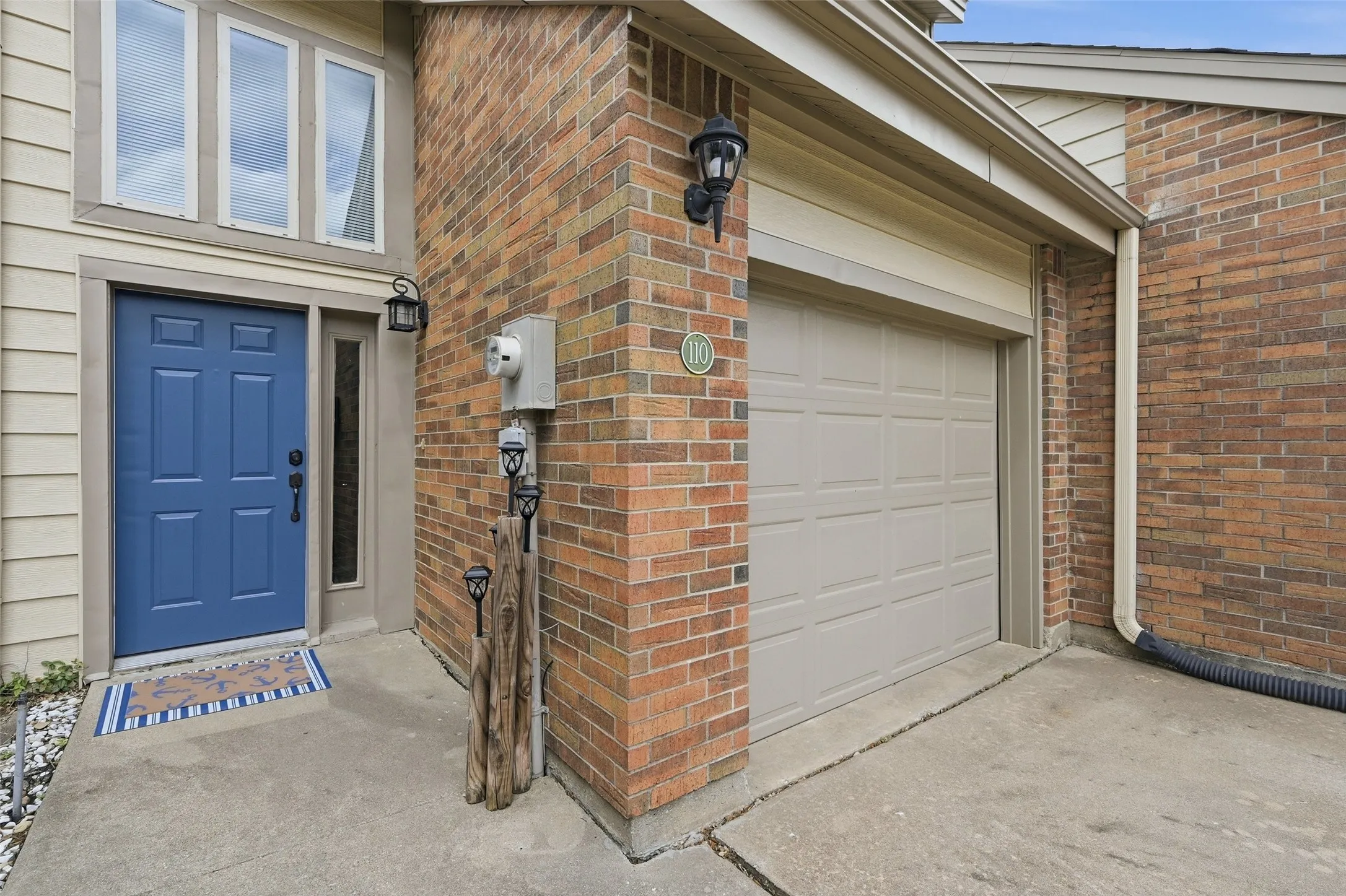 Townhouse For Sale in Grayson County , 110 Summer Place Circle, Pottsboro, Texas 75076, 2 Bedroom, 3 Bathroom, 1 Garage spaces, 1,211 Sqft, built in 1984, mls#21275251, Real Estate Agent in Pottsboro, Homes For Sale in Grayson county, Homes For Sale in Pottsboro, Realtor in Pottsboro Texas, Real Estate Brokerage Independent Realty Texas, Luminita Cordes Realtor
