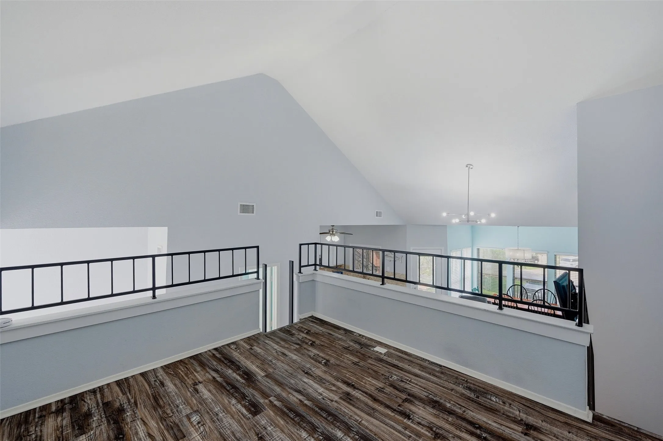 Townhouse For Sale in Grayson County , 110 Summer Place Circle, Pottsboro, Texas 75076, 2 Bedroom, 3 Bathroom, 1 Garage spaces, 1,211 Sqft, built in 1984, mls#21275251, Real Estate Agent in Pottsboro, Homes For Sale in Grayson county, Homes For Sale in Pottsboro, Realtor in Pottsboro Texas, Real Estate Brokerage Independent Realty Texas, Luminita Cordes Realtor