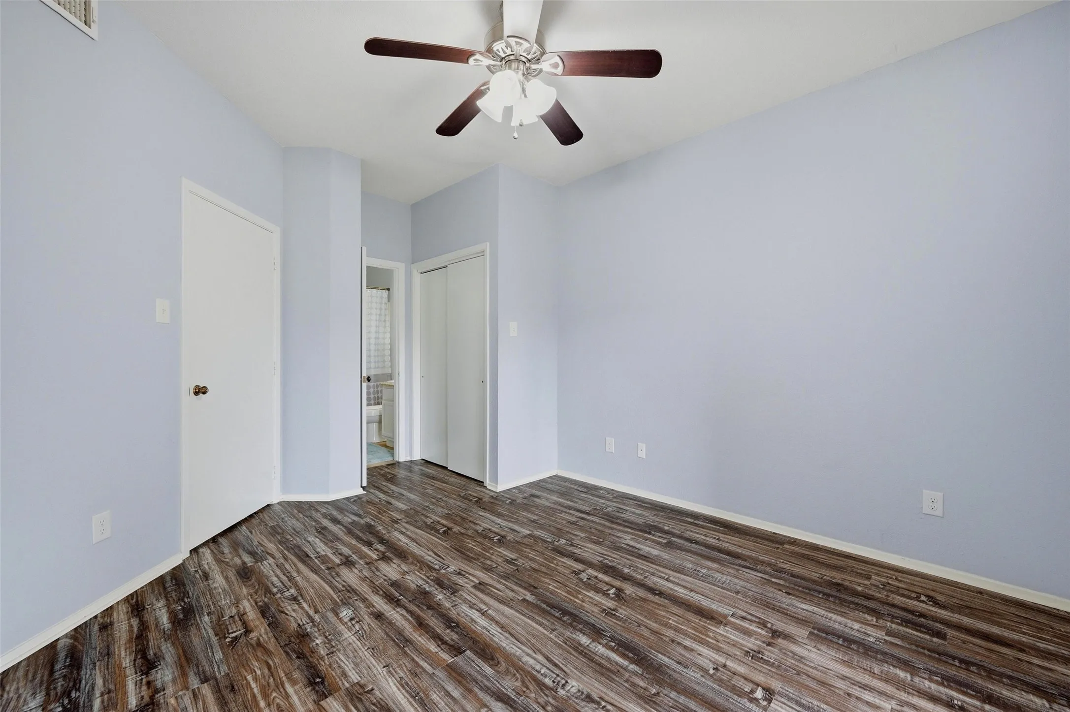 Townhouse For Sale in Grayson County , 110 Summer Place Circle, Pottsboro, Texas 75076, 2 Bedroom, 3 Bathroom, 1 Garage spaces, 1,211 Sqft, built in 1984, mls#21275251, Real Estate Agent in Pottsboro, Homes For Sale in Grayson county, Homes For Sale in Pottsboro, Realtor in Pottsboro Texas, Real Estate Brokerage Independent Realty Texas, Luminita Cordes Realtor