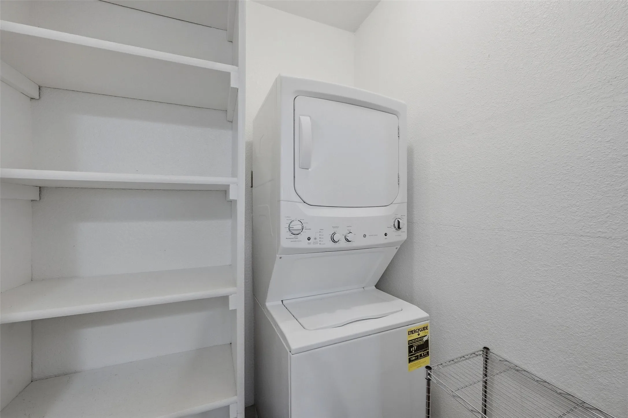 Townhouse For Sale in Grayson County , 110 Summer Place Circle, Pottsboro, Texas 75076, 2 Bedroom, 3 Bathroom, 1 Garage spaces, 1,211 Sqft, built in 1984, mls#21275251, Real Estate Agent in Pottsboro, Homes For Sale in Grayson county, Homes For Sale in Pottsboro, Realtor in Pottsboro Texas, Real Estate Brokerage Independent Realty Texas, Luminita Cordes Realtor