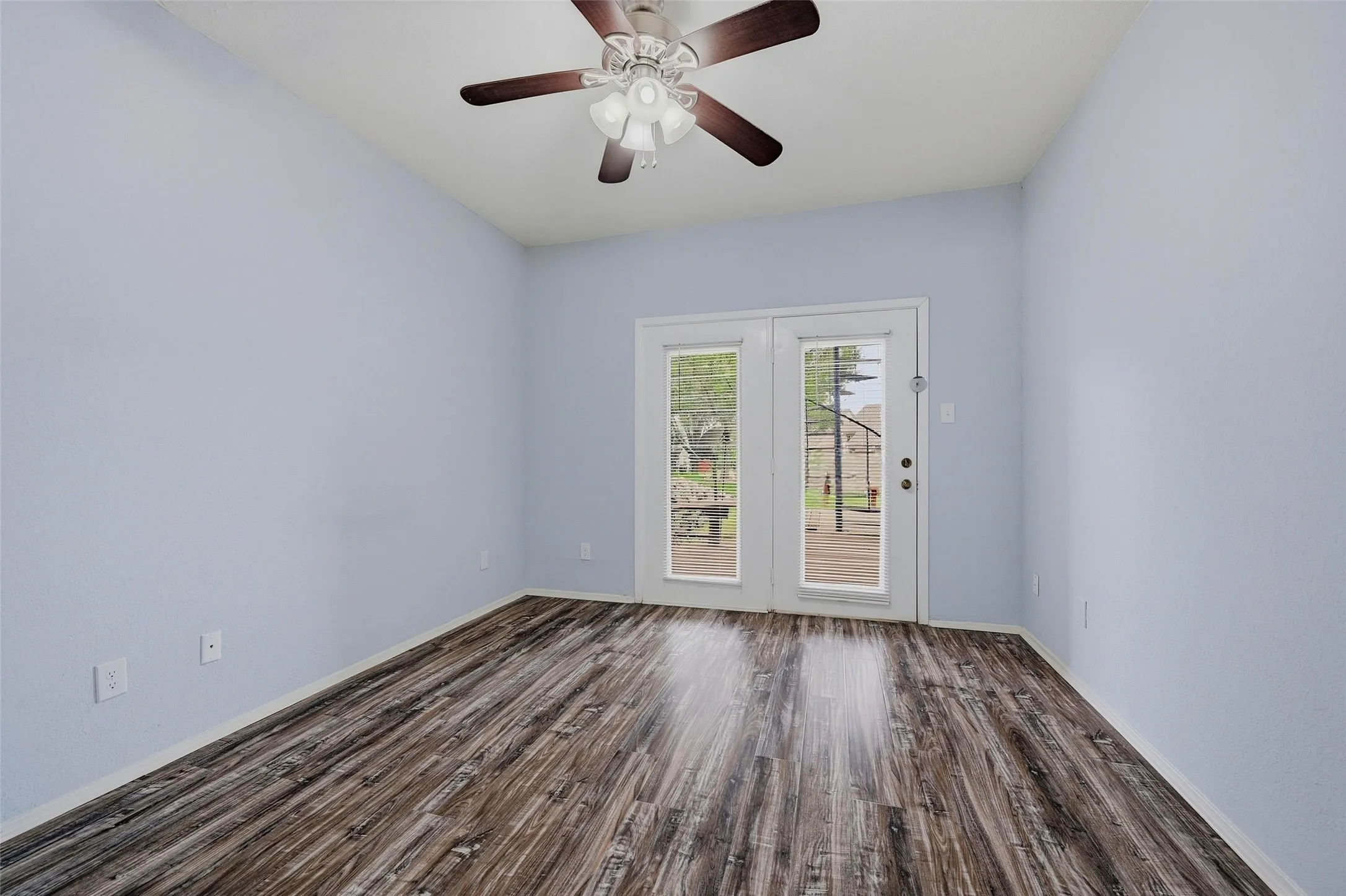 Townhouse For Sale in Grayson County , 110 Summer Place Circle, Pottsboro, Texas 75076, 2 Bedroom, 3 Bathroom, 1 Garage spaces, 1,211 Sqft, built in 1984, mls#21275251, Real Estate Agent in Pottsboro, Homes For Sale in Grayson county, Homes For Sale in Pottsboro, Realtor in Pottsboro Texas, Real Estate Brokerage Independent Realty Texas, Luminita Cordes Realtor