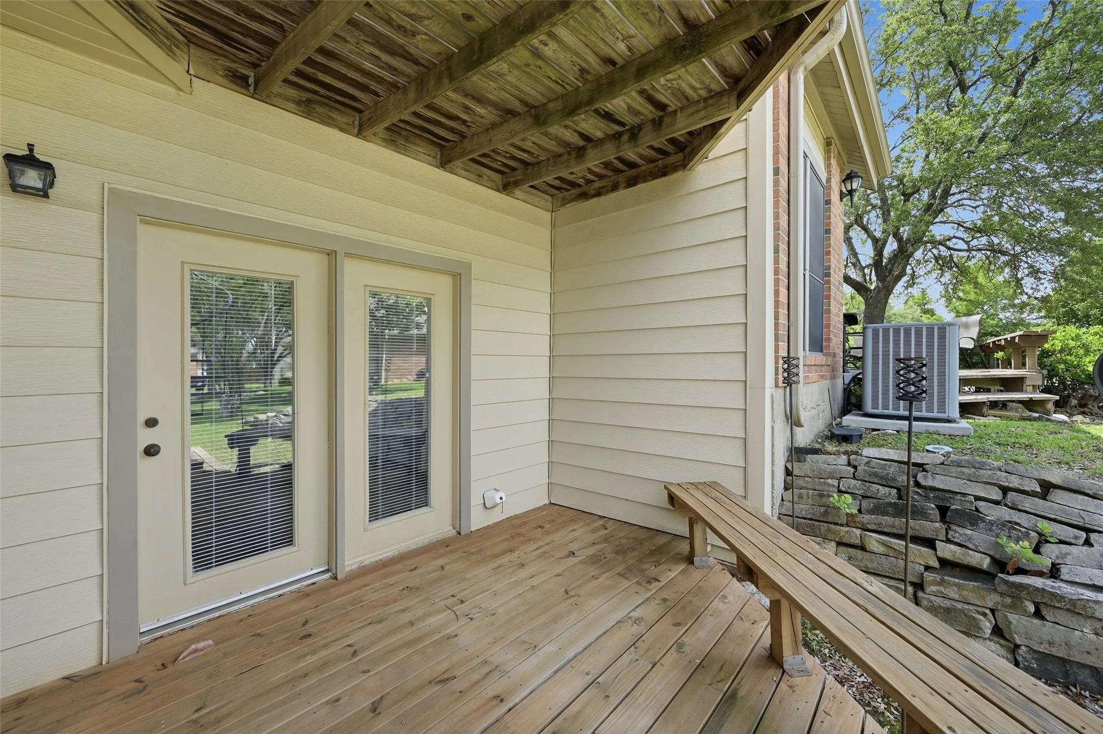 Townhouse For Sale in Grayson County , 110 Summer Place Circle, Pottsboro, Texas 75076, 2 Bedroom, 3 Bathroom, 1 Garage spaces, 1,211 Sqft, built in 1984, mls#21275251, Real Estate Agent in Pottsboro, Homes For Sale in Grayson county, Homes For Sale in Pottsboro, Realtor in Pottsboro Texas, Real Estate Brokerage Independent Realty Texas, Luminita Cordes Realtor