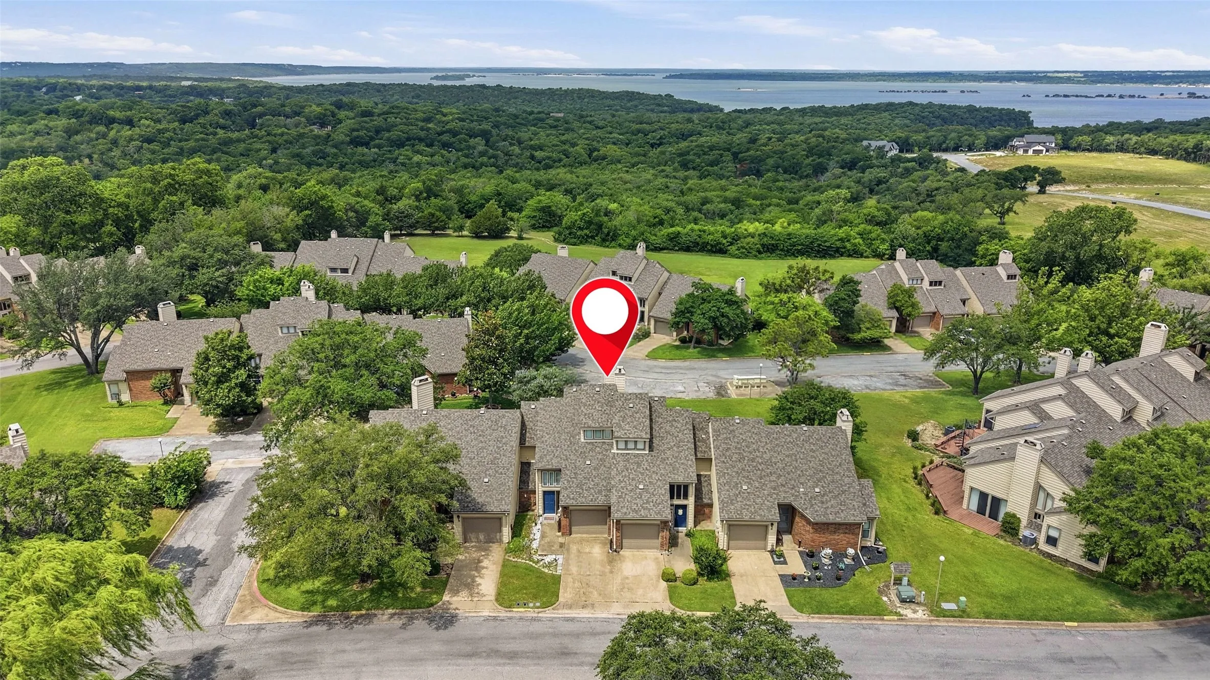 Townhouse For Sale in Grayson County , 110 Summer Place Circle, Pottsboro, Texas 75076, 2 Bedroom, 3 Bathroom, 1 Garage spaces, 1,211 Sqft, built in 1984, mls#21275251, Real Estate Agent in Pottsboro, Homes For Sale in Grayson county, Homes For Sale in Pottsboro, Realtor in Pottsboro Texas, Real Estate Brokerage Independent Realty Texas, Luminita Cordes Realtor