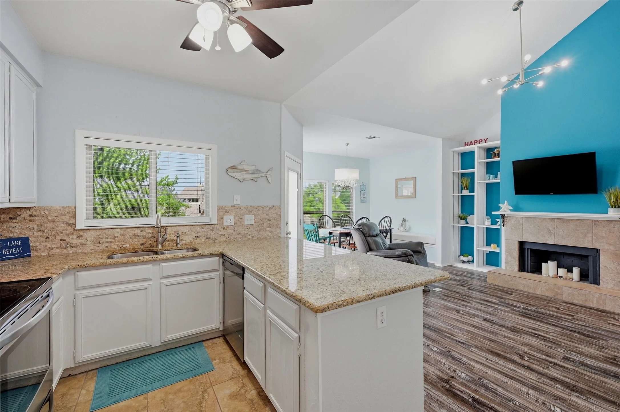 Townhouse For Sale in Grayson County , 110 Summer Place Circle, Pottsboro, Texas 75076, 2 Bedroom, 3 Bathroom, 1 Garage spaces, 1,211 Sqft, built in 1984, mls#21275251, Real Estate Agent in Pottsboro, Homes For Sale in Grayson county, Homes For Sale in Pottsboro, Realtor in Pottsboro Texas, Real Estate Brokerage Independent Realty Texas, Luminita Cordes Realtor