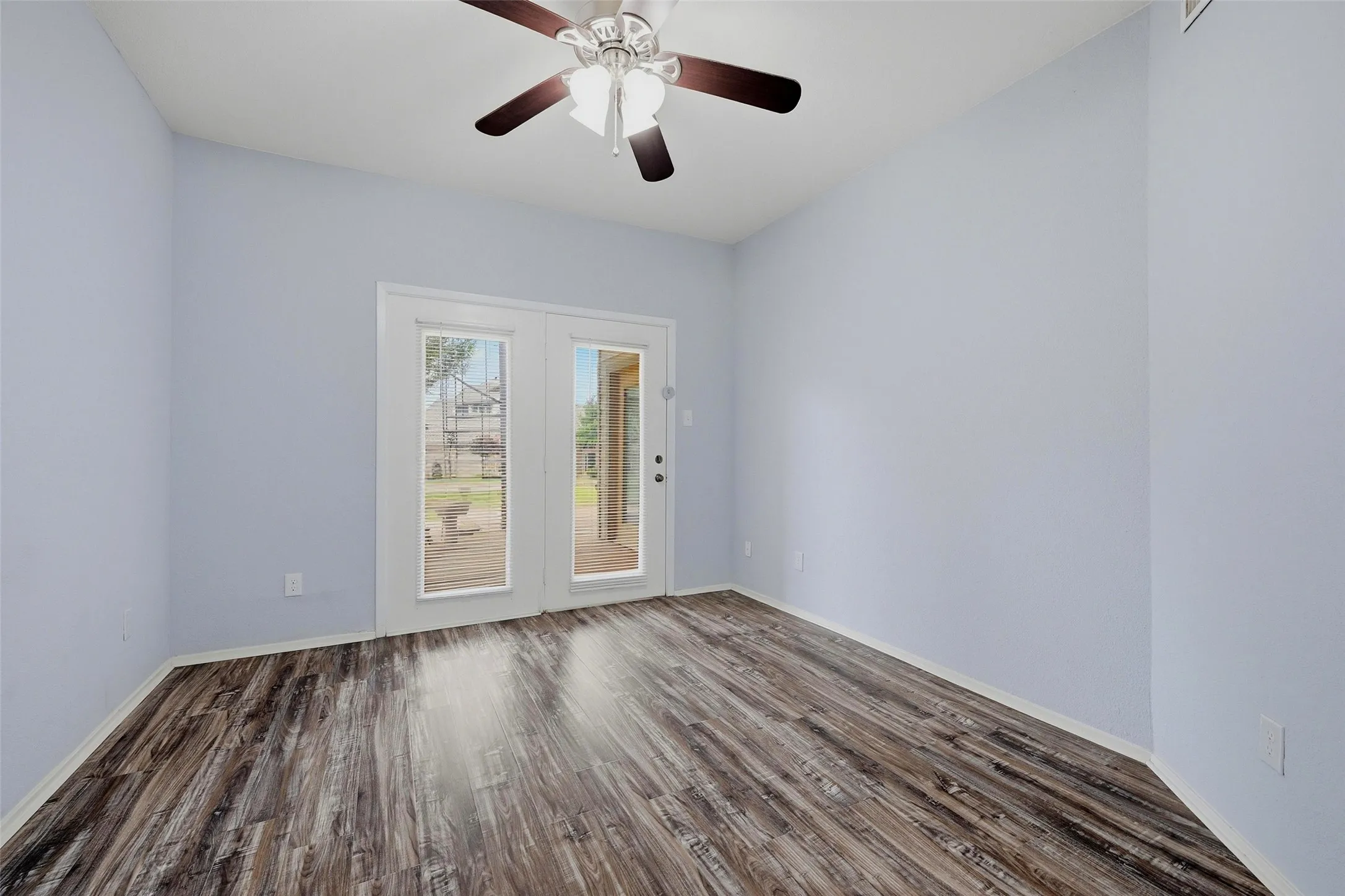 Townhouse For Sale in Grayson County , 110 Summer Place Circle, Pottsboro, Texas 75076, 2 Bedroom, 3 Bathroom, 1 Garage spaces, 1,211 Sqft, built in 1984, mls#21275251, Real Estate Agent in Pottsboro, Homes For Sale in Grayson county, Homes For Sale in Pottsboro, Realtor in Pottsboro Texas, Real Estate Brokerage Independent Realty Texas, Luminita Cordes Realtor