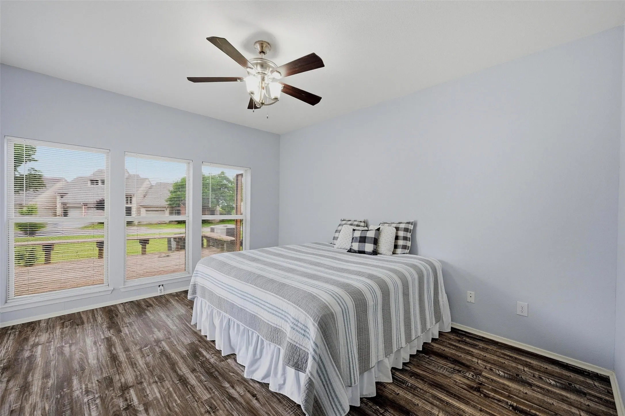Townhouse For Sale in Grayson County , 110 Summer Place Circle, Pottsboro, Texas 75076, 2 Bedroom, 3 Bathroom, 1 Garage spaces, 1,211 Sqft, built in 1984, mls#21275251, Real Estate Agent in Pottsboro, Homes For Sale in Grayson county, Homes For Sale in Pottsboro, Realtor in Pottsboro Texas, Real Estate Brokerage Independent Realty Texas, Luminita Cordes Realtor