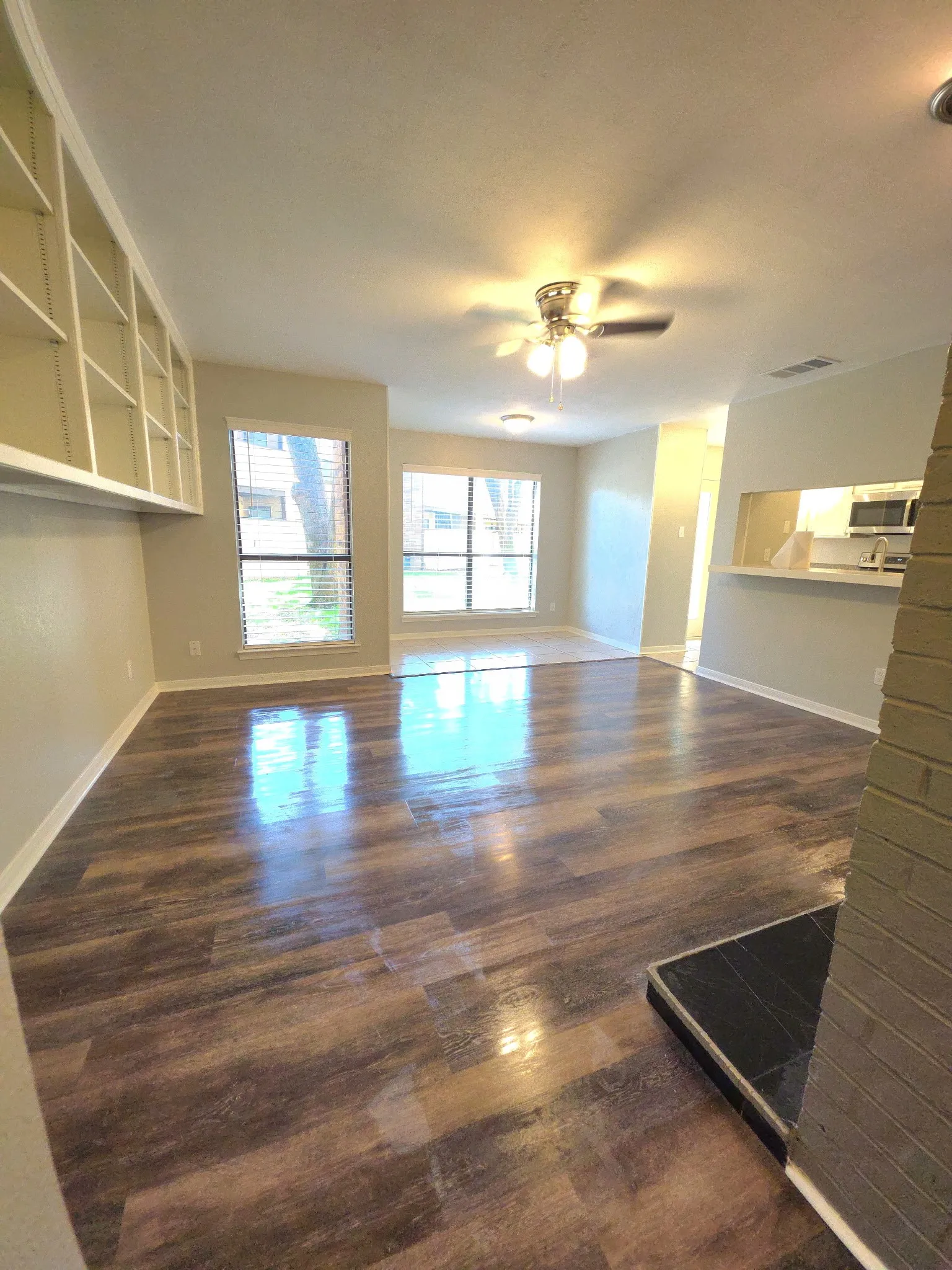 Condominium For Sale in Tarrant County , 1308 Memory Lane 5111, Arlington, Texas 76011, 2 Bedroom, 2 Bathroom, Garage spaces, 1,025 Sqft, built in 1983, mls#21276517, Real Estate Agent in Arlington, Homes For Sale in Tarrant county, Homes For Sale in Arlington, Realtor in Arlington Texas, Real Estate Brokerage Independent Realty Texas, Luminita Cordes Realtor