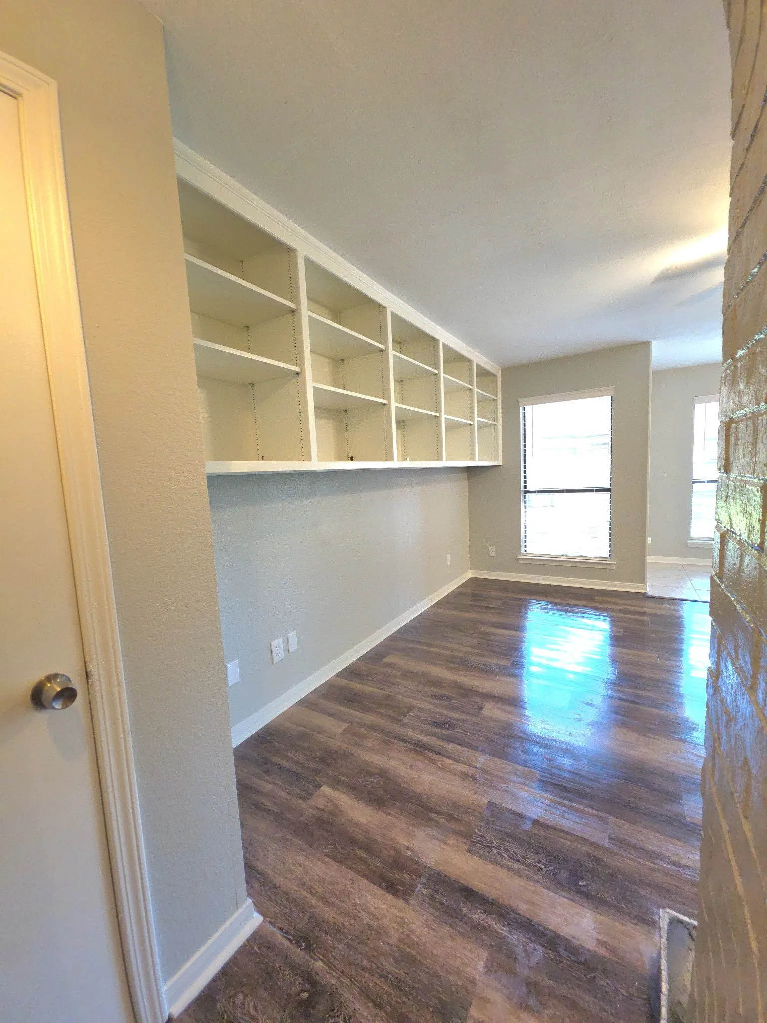 Condominium For Sale in Tarrant County , 1308 Memory Lane 5111, Arlington, Texas 76011, 2 Bedroom, 2 Bathroom, Garage spaces, 1,025 Sqft, built in 1983, mls#21276517, Real Estate Agent in Arlington, Homes For Sale in Tarrant county, Homes For Sale in Arlington, Realtor in Arlington Texas, Real Estate Brokerage Independent Realty Texas, Luminita Cordes Realtor