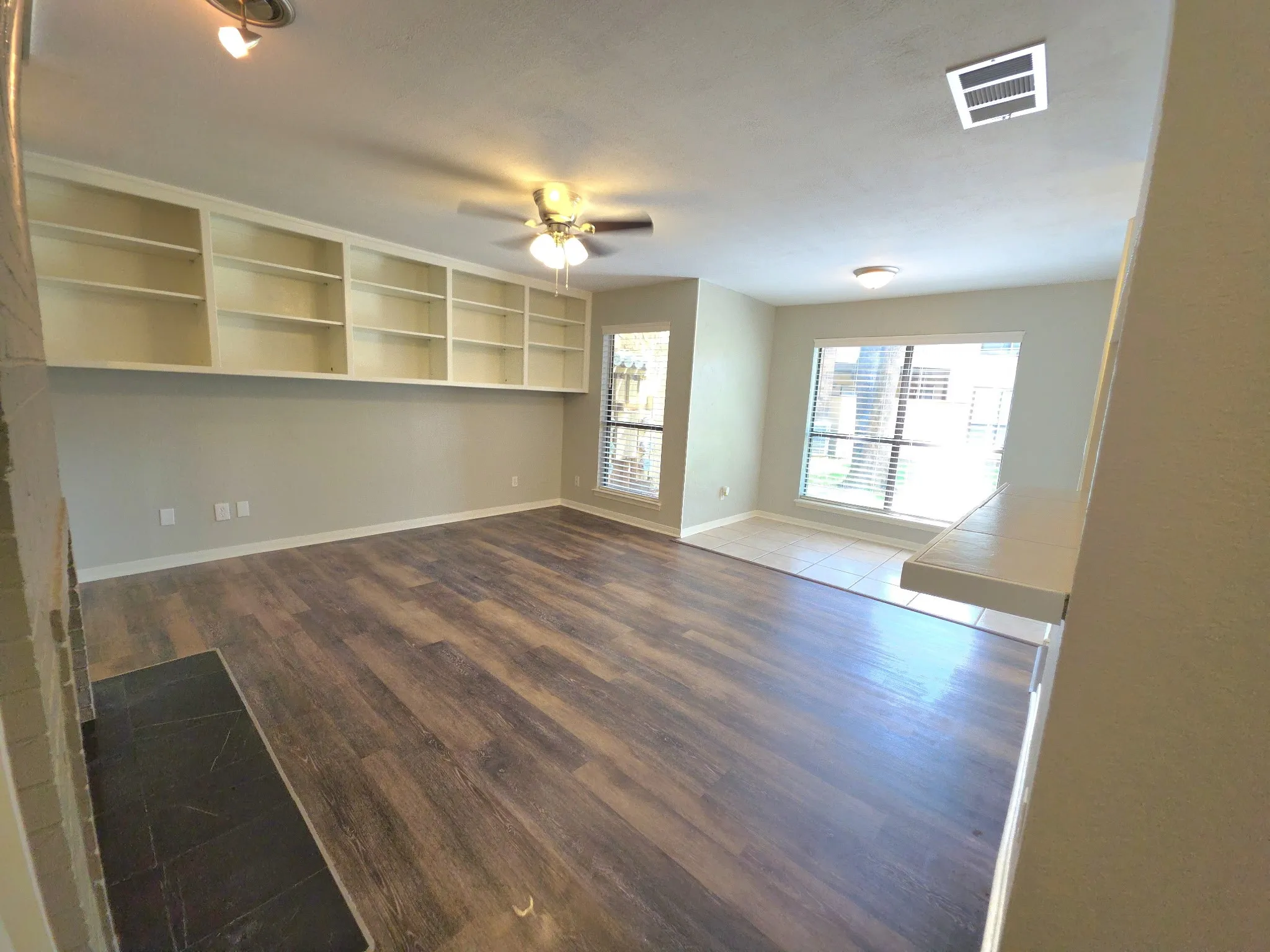 Condominium For Sale in Tarrant County , 1308 Memory Lane 5111, Arlington, Texas 76011, 2 Bedroom, 2 Bathroom, Garage spaces, 1,025 Sqft, built in 1983, mls#21276517, Real Estate Agent in Arlington, Homes For Sale in Tarrant county, Homes For Sale in Arlington, Realtor in Arlington Texas, Real Estate Brokerage Independent Realty Texas, Luminita Cordes Realtor