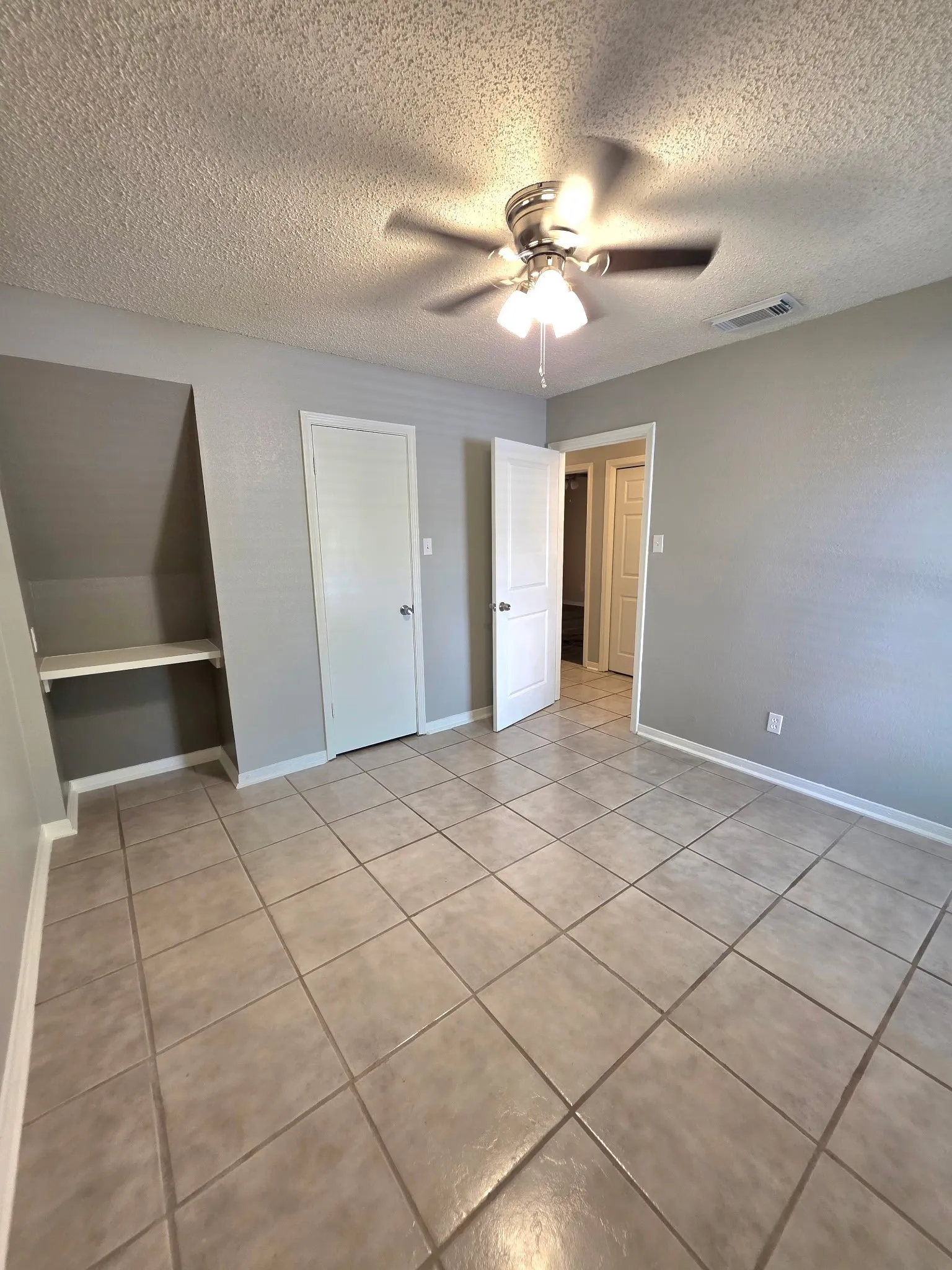Condominium For Sale in Tarrant County , 1308 Memory Lane 5111, Arlington, Texas 76011, 2 Bedroom, 2 Bathroom, Garage spaces, 1,025 Sqft, built in 1983, mls#21276517, Real Estate Agent in Arlington, Homes For Sale in Tarrant county, Homes For Sale in Arlington, Realtor in Arlington Texas, Real Estate Brokerage Independent Realty Texas, Luminita Cordes Realtor