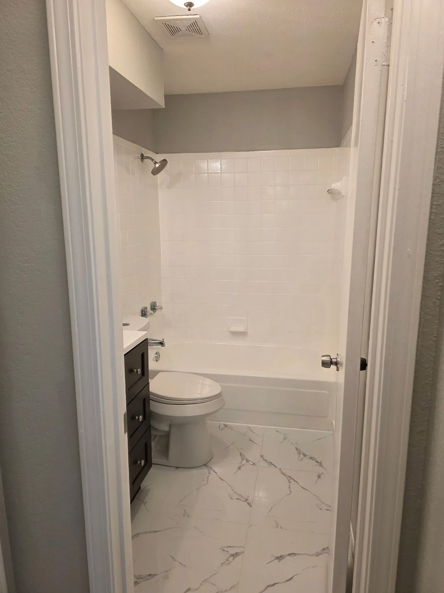 Condominium For Sale in Tarrant County , 1308 Memory Lane 5111, Arlington, Texas 76011, 2 Bedroom, 2 Bathroom, Garage spaces, 1,025 Sqft, built in 1983, mls#21276517, Real Estate Agent in Arlington, Homes For Sale in Tarrant county, Homes For Sale in Arlington, Realtor in Arlington Texas, Real Estate Brokerage Independent Realty Texas, Luminita Cordes Realtor