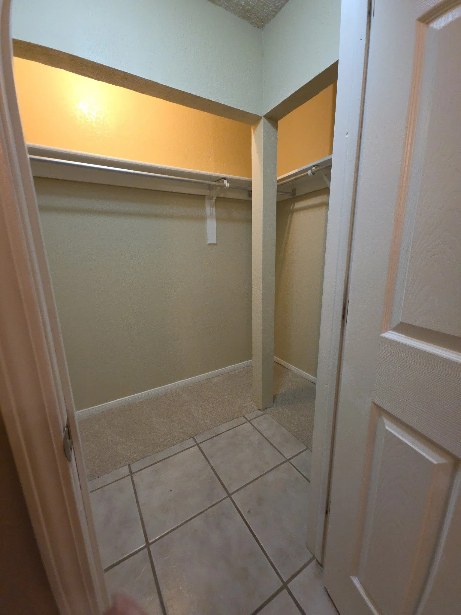 Condominium For Sale in Tarrant County , 1308 Memory Lane 5111, Arlington, Texas 76011, 2 Bedroom, 2 Bathroom, Garage spaces, 1,025 Sqft, built in 1983, mls#21276517, Real Estate Agent in Arlington, Homes For Sale in Tarrant county, Homes For Sale in Arlington, Realtor in Arlington Texas, Real Estate Brokerage Independent Realty Texas, Luminita Cordes Realtor
