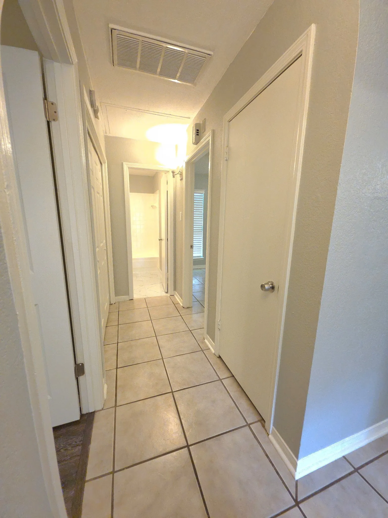 Condominium For Sale in Tarrant County , 1308 Memory Lane 5111, Arlington, Texas 76011, 2 Bedroom, 2 Bathroom, Garage spaces, 1,025 Sqft, built in 1983, mls#21276517, Real Estate Agent in Arlington, Homes For Sale in Tarrant county, Homes For Sale in Arlington, Realtor in Arlington Texas, Real Estate Brokerage Independent Realty Texas, Luminita Cordes Realtor