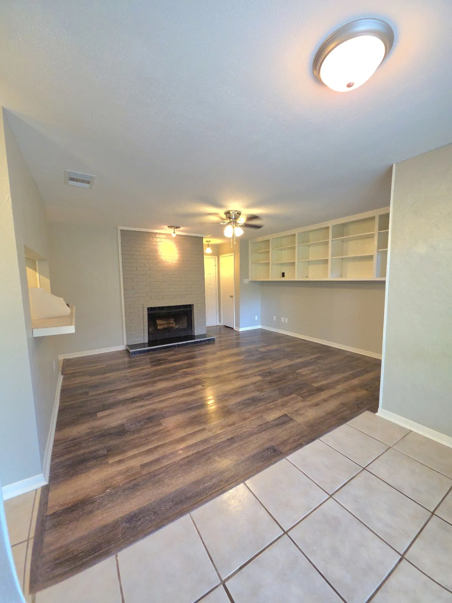 Condominium For Sale in Tarrant County , 1308 Memory Lane 5111, Arlington, Texas 76011, 2 Bedroom, 2 Bathroom, Garage spaces, 1,025 Sqft, built in 1983, mls#21276517, Real Estate Agent in Arlington, Homes For Sale in Tarrant county, Homes For Sale in Arlington, Realtor in Arlington Texas, Real Estate Brokerage Independent Realty Texas, Luminita Cordes Realtor