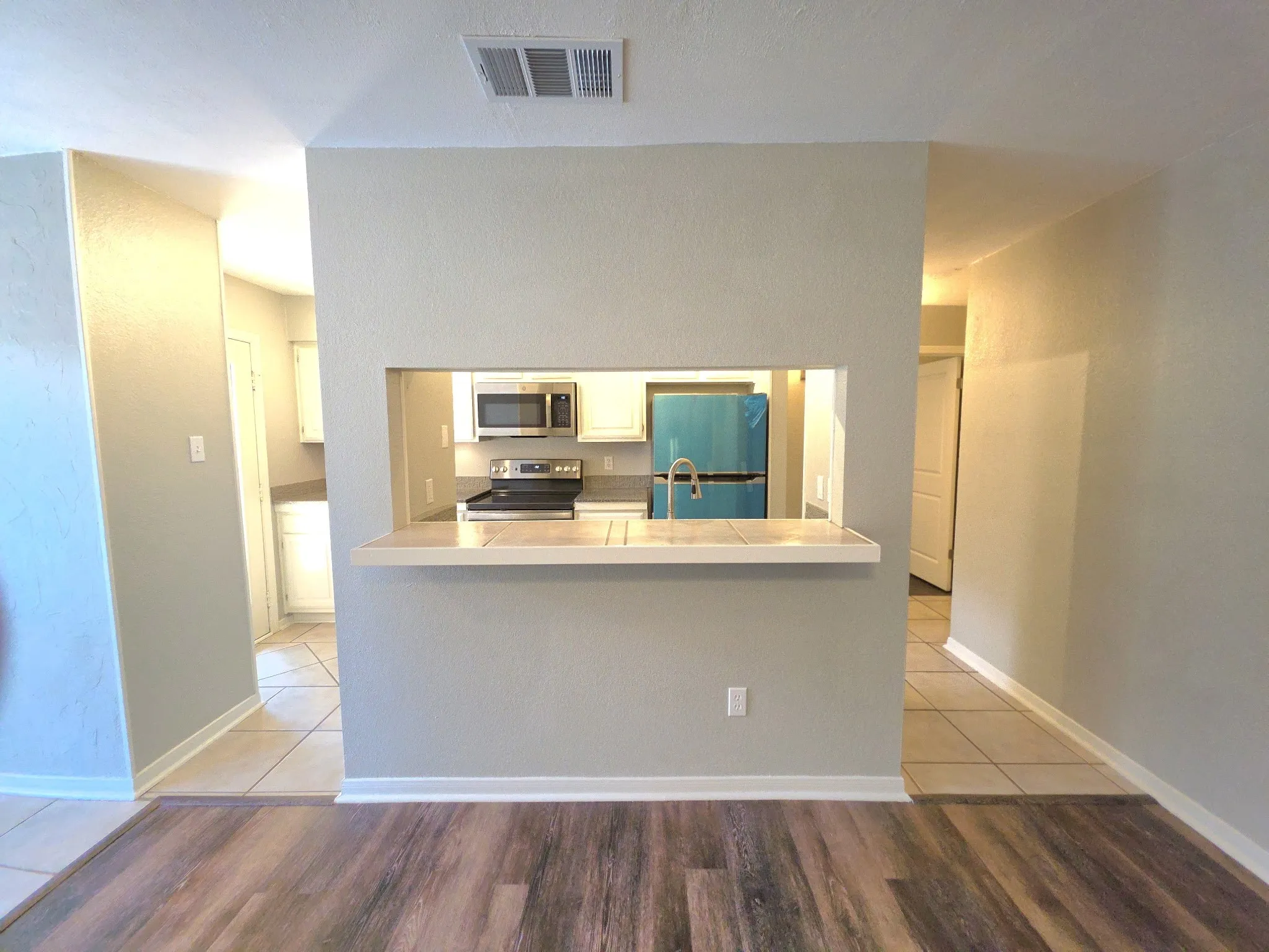Condominium For Sale in Tarrant County , 1308 Memory Lane 5111, Arlington, Texas 76011, 2 Bedroom, 2 Bathroom, Garage spaces, 1,025 Sqft, built in 1983, mls#21276517, Real Estate Agent in Arlington, Homes For Sale in Tarrant county, Homes For Sale in Arlington, Realtor in Arlington Texas, Real Estate Brokerage Independent Realty Texas, Luminita Cordes Realtor
