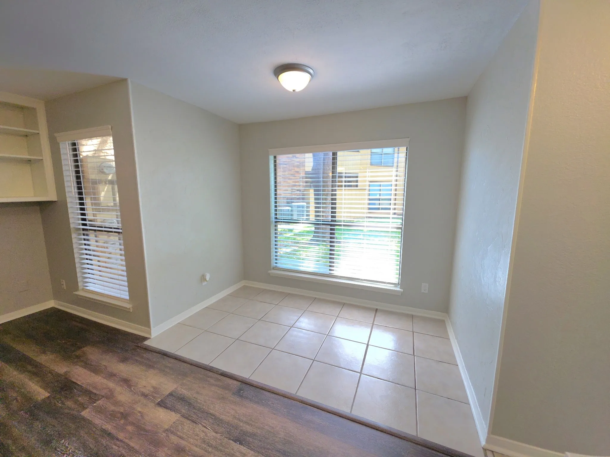Condominium For Sale in Tarrant County , 1308 Memory Lane 5111, Arlington, Texas 76011, 2 Bedroom, 2 Bathroom, Garage spaces, 1,025 Sqft, built in 1983, mls#21276517, Real Estate Agent in Arlington, Homes For Sale in Tarrant county, Homes For Sale in Arlington, Realtor in Arlington Texas, Real Estate Brokerage Independent Realty Texas, Luminita Cordes Realtor