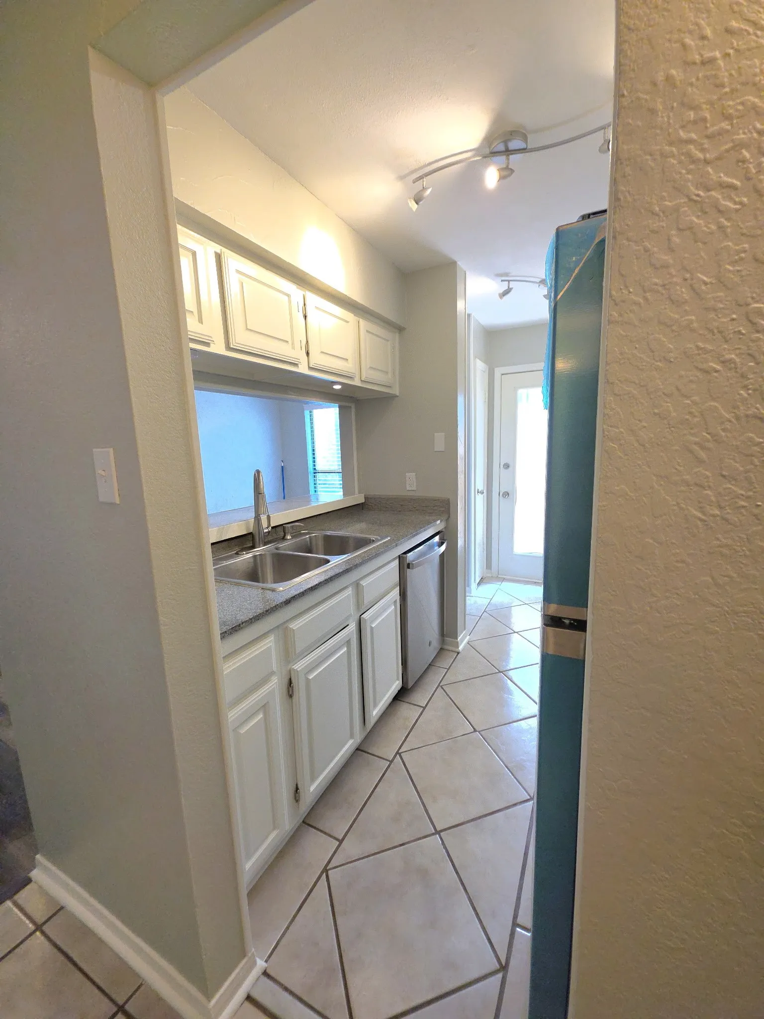 Condominium For Sale in Tarrant County , 1308 Memory Lane 5111, Arlington, Texas 76011, 2 Bedroom, 2 Bathroom, Garage spaces, 1,025 Sqft, built in 1983, mls#21276517, Real Estate Agent in Arlington, Homes For Sale in Tarrant county, Homes For Sale in Arlington, Realtor in Arlington Texas, Real Estate Brokerage Independent Realty Texas, Luminita Cordes Realtor