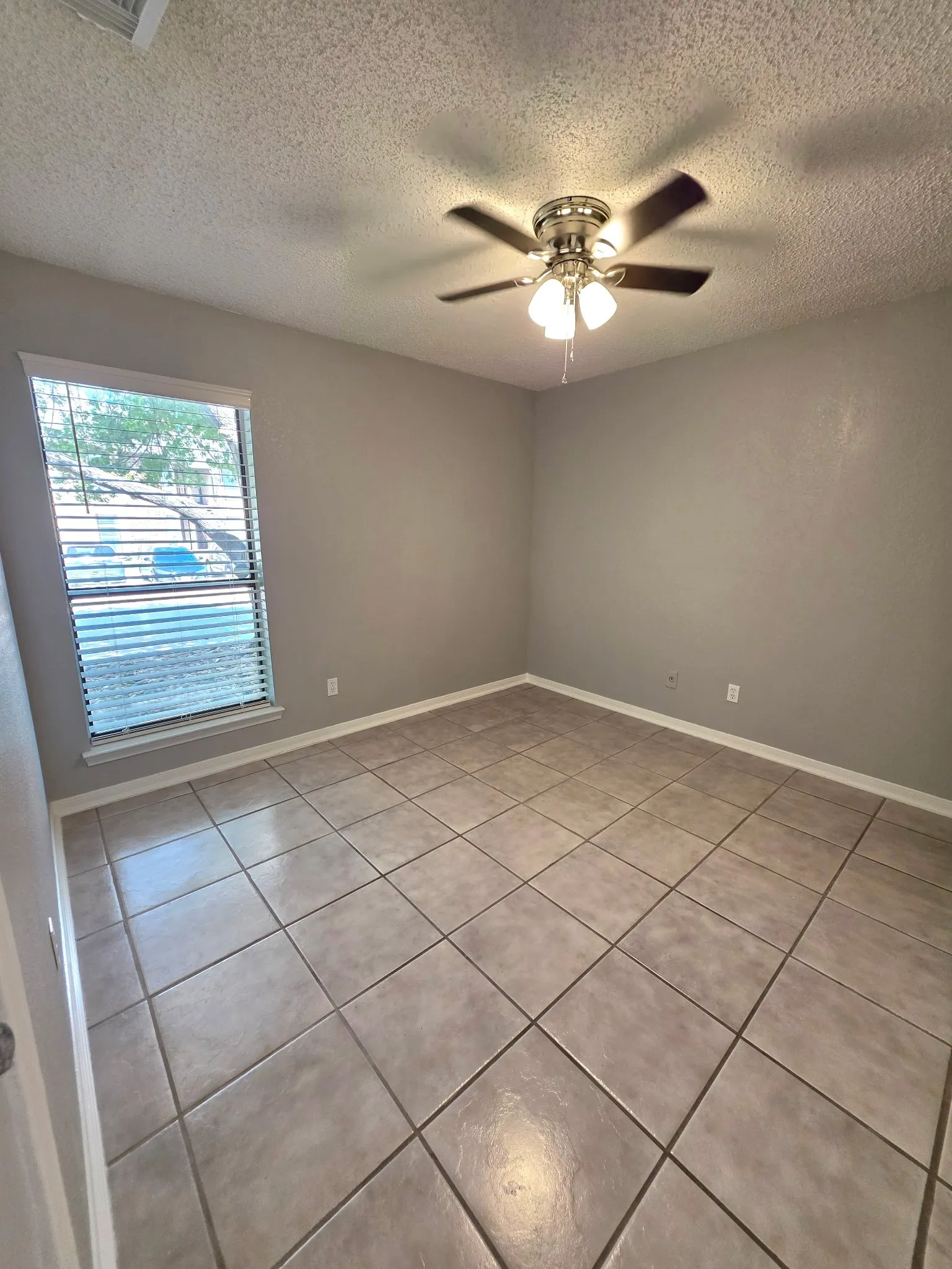 Condominium For Sale in Tarrant County , 1308 Memory Lane 5111, Arlington, Texas 76011, 2 Bedroom, 2 Bathroom, Garage spaces, 1,025 Sqft, built in 1983, mls#21276517, Real Estate Agent in Arlington, Homes For Sale in Tarrant county, Homes For Sale in Arlington, Realtor in Arlington Texas, Real Estate Brokerage Independent Realty Texas, Luminita Cordes Realtor