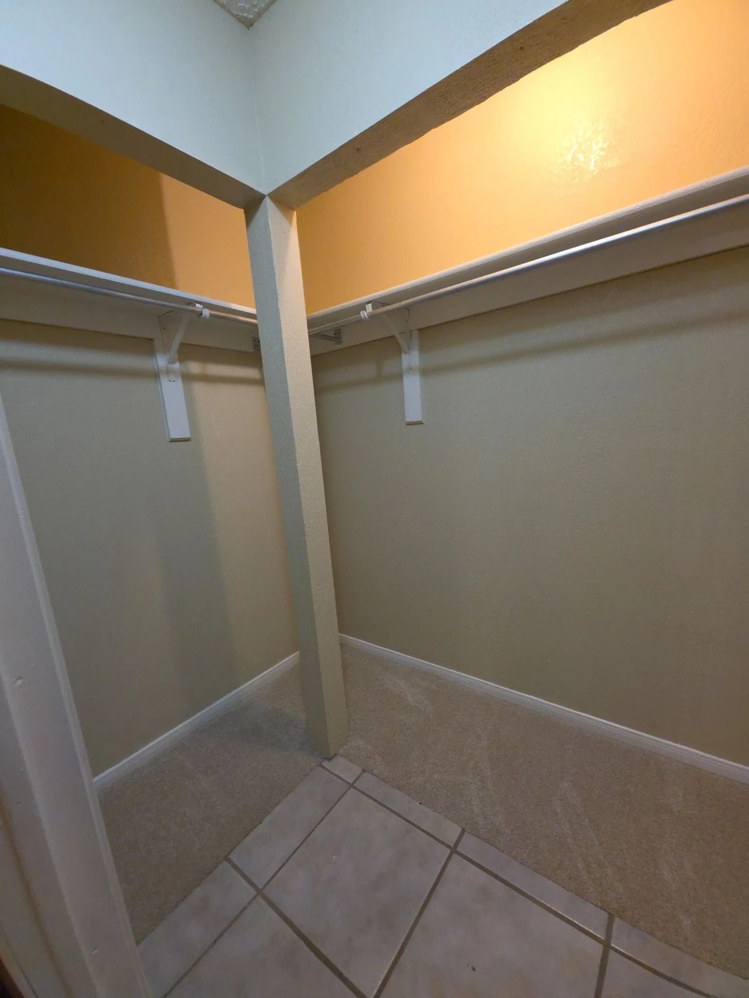 Condominium For Sale in Tarrant County , 1308 Memory Lane 5111, Arlington, Texas 76011, 2 Bedroom, 2 Bathroom, Garage spaces, 1,025 Sqft, built in 1983, mls#21276517, Real Estate Agent in Arlington, Homes For Sale in Tarrant county, Homes For Sale in Arlington, Realtor in Arlington Texas, Real Estate Brokerage Independent Realty Texas, Luminita Cordes Realtor
