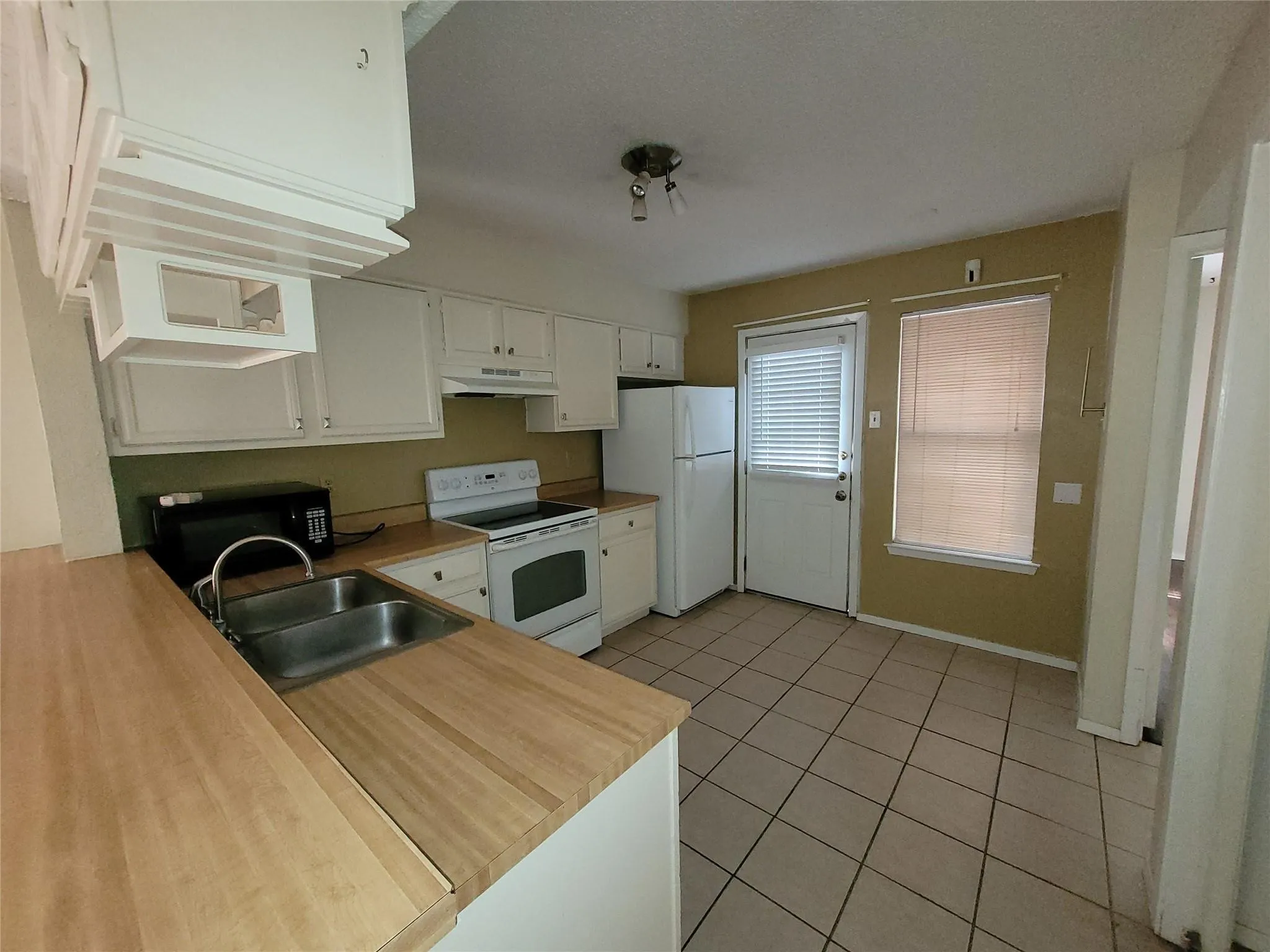 Condominium For Sale in Collin County , 1801 W Spring Creek Parkway F2, Plano, Texas 75023, 2 Bedroom, 2 Bathroom, Garage spaces, 1,030 Sqft, built in 1982, mls#21277170, Real Estate Agent in Plano, Homes For Sale in Collin county, Homes For Sale in Plano, Realtor in Plano Texas, Real Estate Brokerage Independent Realty Texas, Luminita Cordes Realtor