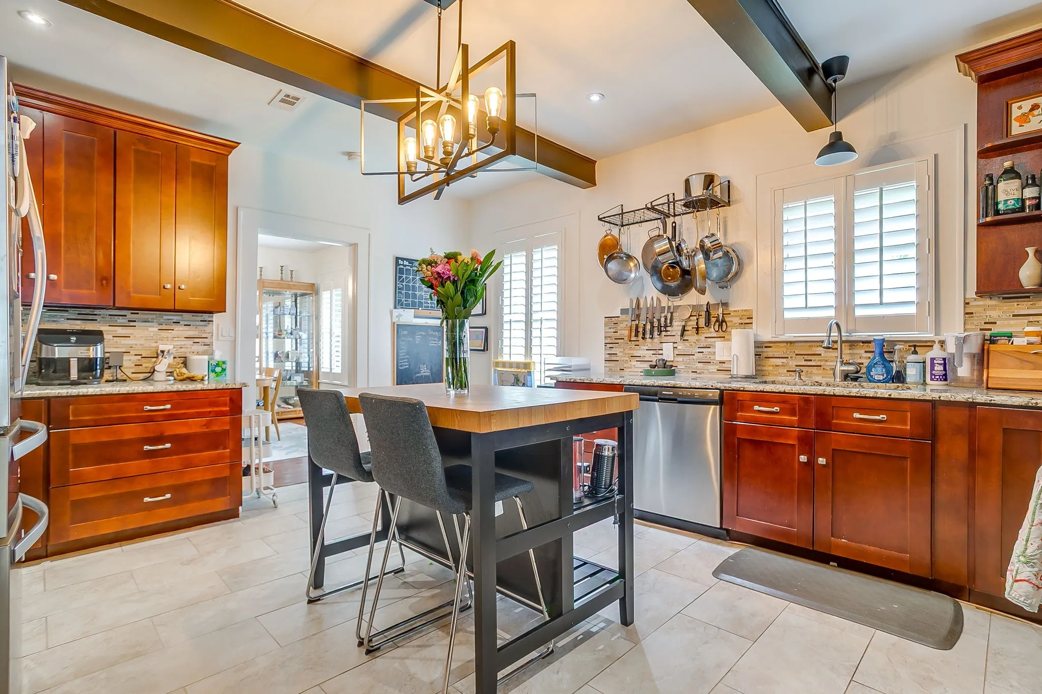 Single Family Residence For Rent in Tarrant County , 2200 W Magnolia Avenue, Fort Worth, Texas 76110, 2 Bedroom, 2 Bathroom, 1 Garage spaces, 1,455 Sqft, built in 1919, mls#21276982, Real Estate Agent in Fort Worth, Homes For Rent in Tarrant county, Homes For Rent in Fort Worth, Realtor in Fort Worth Texas, Real Estate Brokerage Independent Realty Texas, Luminita Cordes Realtor