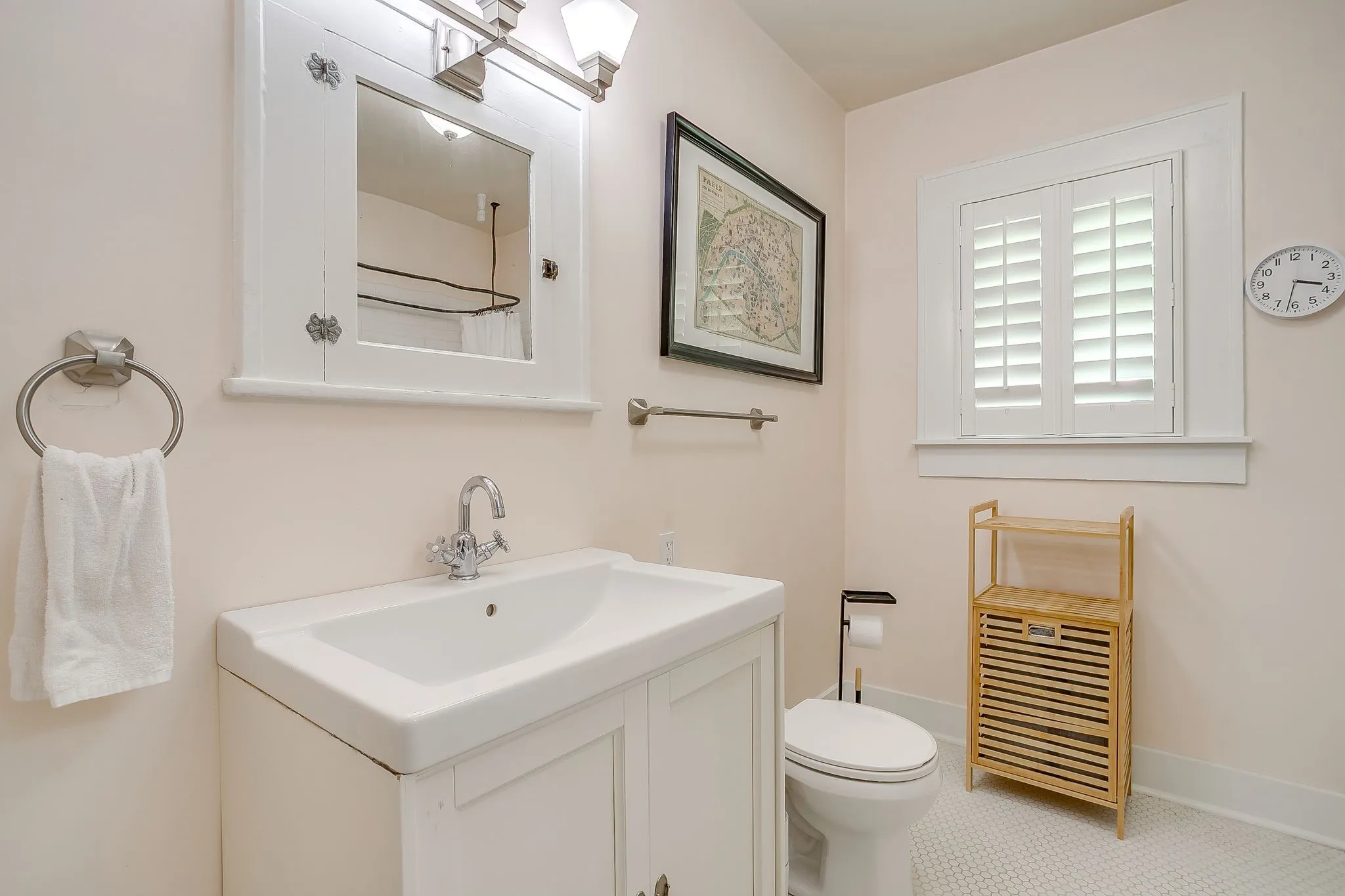 Single Family Residence For Rent in Tarrant County , 2200 W Magnolia Avenue, Fort Worth, Texas 76110, 2 Bedroom, 2 Bathroom, 1 Garage spaces, 1,455 Sqft, built in 1919, mls#21276982, Real Estate Agent in Fort Worth, Homes For Rent in Tarrant county, Homes For Rent in Fort Worth, Realtor in Fort Worth Texas, Real Estate Brokerage Independent Realty Texas, Luminita Cordes Realtor