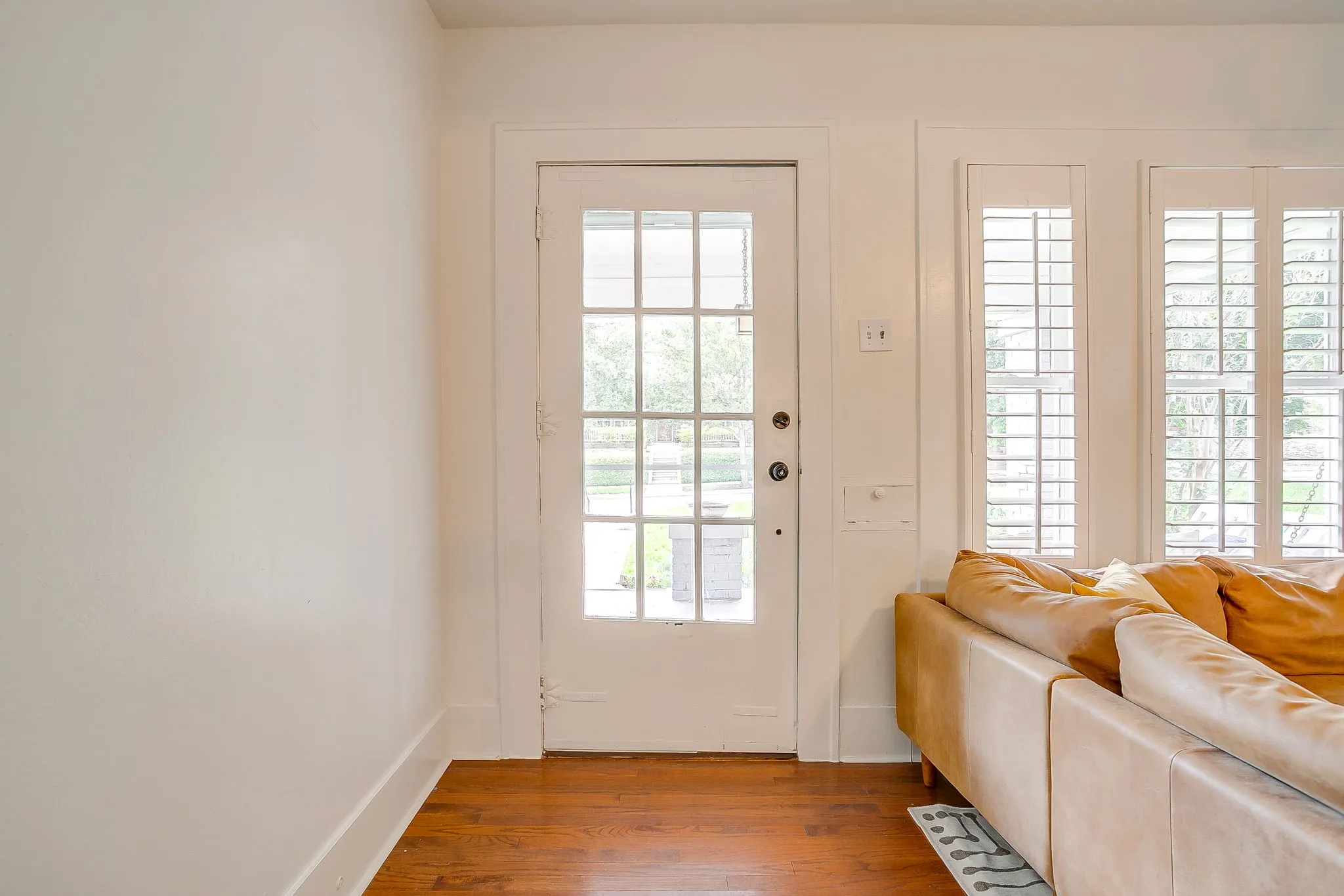 Single Family Residence For Rent in Tarrant County , 2200 W Magnolia Avenue, Fort Worth, Texas 76110, 2 Bedroom, 2 Bathroom, 1 Garage spaces, 1,455 Sqft, built in 1919, mls#21276982, Real Estate Agent in Fort Worth, Homes For Rent in Tarrant county, Homes For Rent in Fort Worth, Realtor in Fort Worth Texas, Real Estate Brokerage Independent Realty Texas, Luminita Cordes Realtor