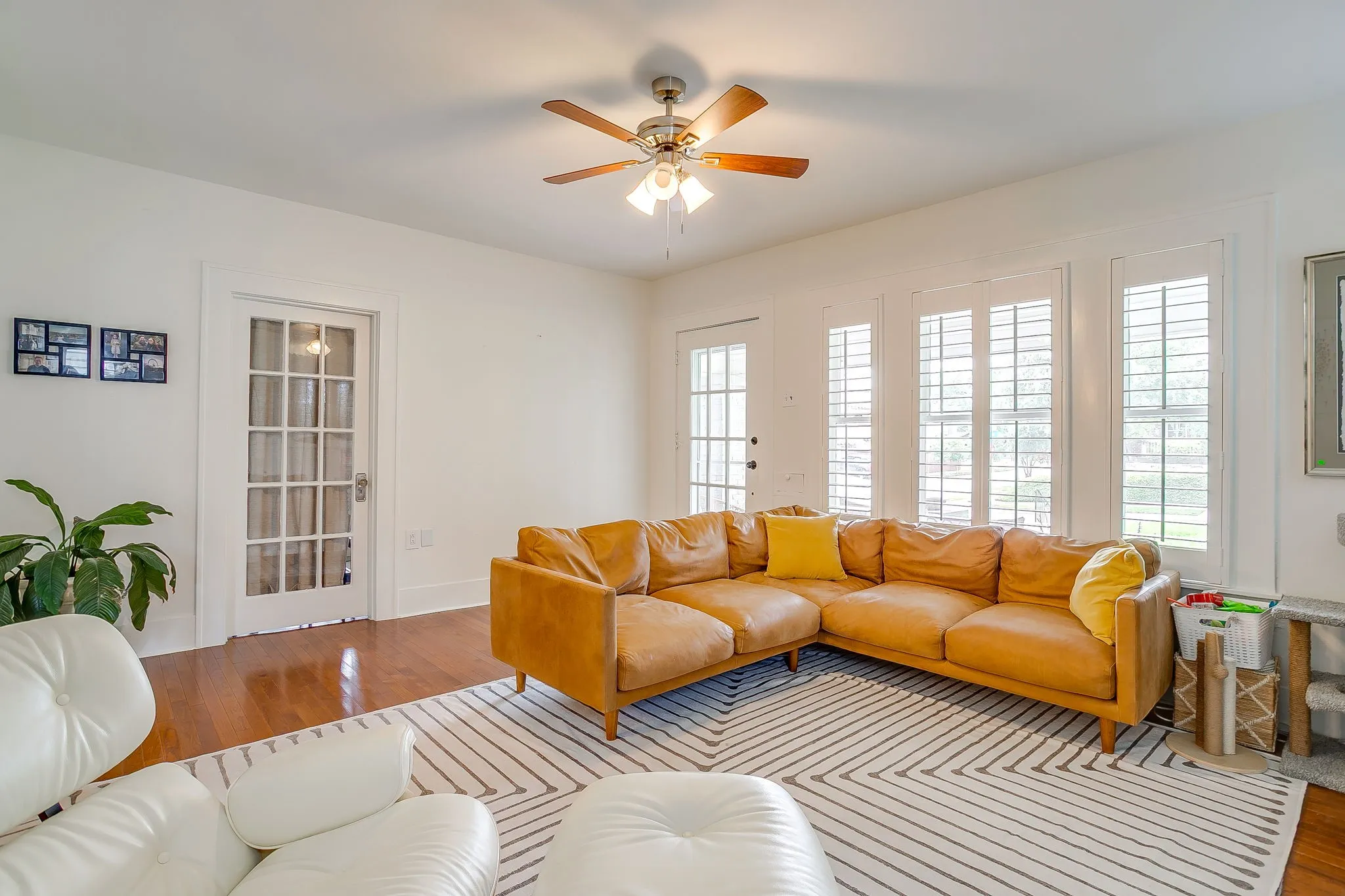 Single Family Residence For Rent in Tarrant County , 2200 W Magnolia Avenue, Fort Worth, Texas 76110, 2 Bedroom, 2 Bathroom, 1 Garage spaces, 1,455 Sqft, built in 1919, mls#21276982, Real Estate Agent in Fort Worth, Homes For Rent in Tarrant county, Homes For Rent in Fort Worth, Realtor in Fort Worth Texas, Real Estate Brokerage Independent Realty Texas, Luminita Cordes Realtor