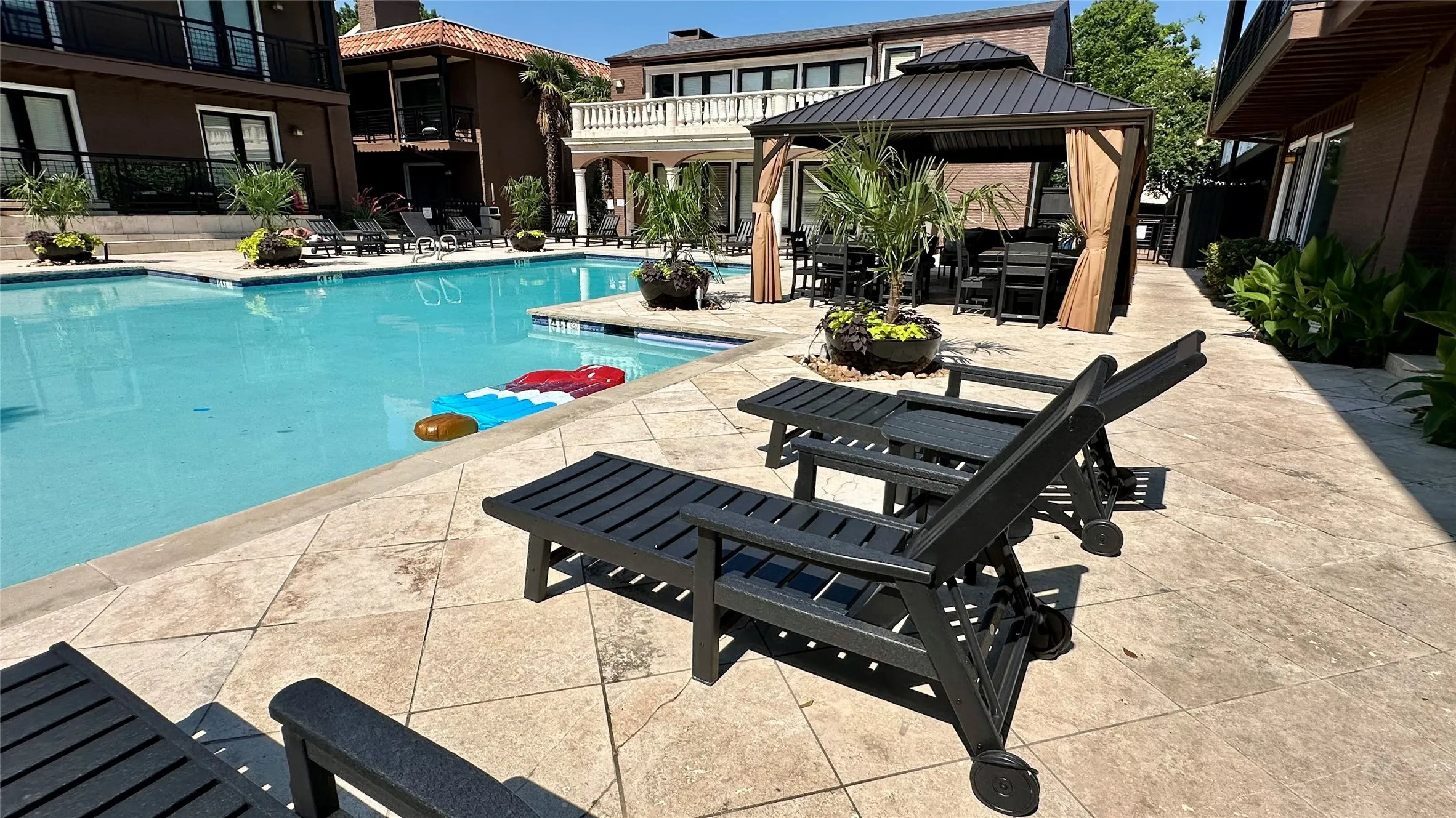 Condominium For Sale in Dallas County , 5926 Sandhurst Lane 124, Dallas, Texas 75206, 2 Bedroom, 2 Bathroom, Garage spaces, 1,046 Sqft, built in 1967, mls#21275867, Real Estate Agent in Dallas, Homes For Sale in Dallas county, Homes For Sale in Dallas, Realtor in Dallas Texas, Real Estate Brokerage Independent Realty Texas, Luminita Cordes Realtor