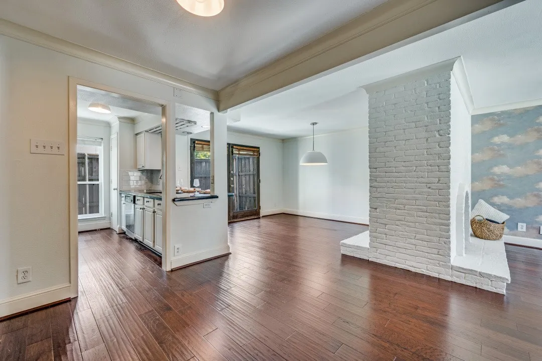 Condominium For Sale in Dallas County , 5926 Sandhurst Lane 124, Dallas, Texas 75206, 2 Bedroom, 2 Bathroom, Garage spaces, 1,046 Sqft, built in 1967, mls#21275867, Real Estate Agent in Dallas, Homes For Sale in Dallas county, Homes For Sale in Dallas, Realtor in Dallas Texas, Real Estate Brokerage Independent Realty Texas, Luminita Cordes Realtor