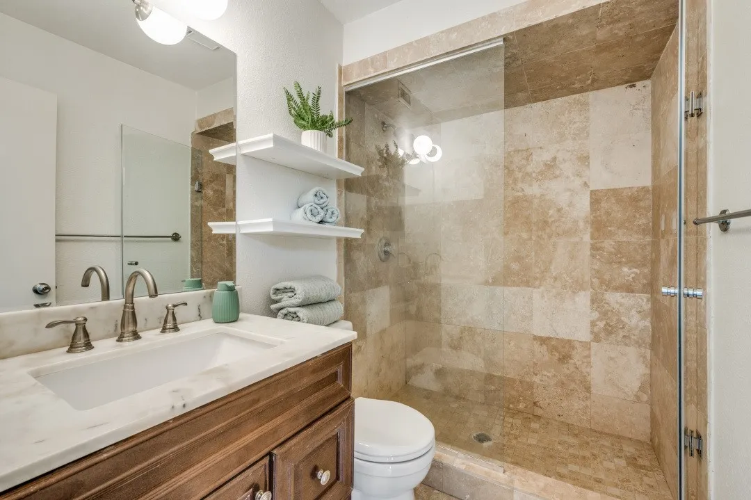 Condominium For Sale in Dallas County , 5926 Sandhurst Lane 124, Dallas, Texas 75206, 2 Bedroom, 2 Bathroom, Garage spaces, 1,046 Sqft, built in 1967, mls#21275867, Real Estate Agent in Dallas, Homes For Sale in Dallas county, Homes For Sale in Dallas, Realtor in Dallas Texas, Real Estate Brokerage Independent Realty Texas, Luminita Cordes Realtor