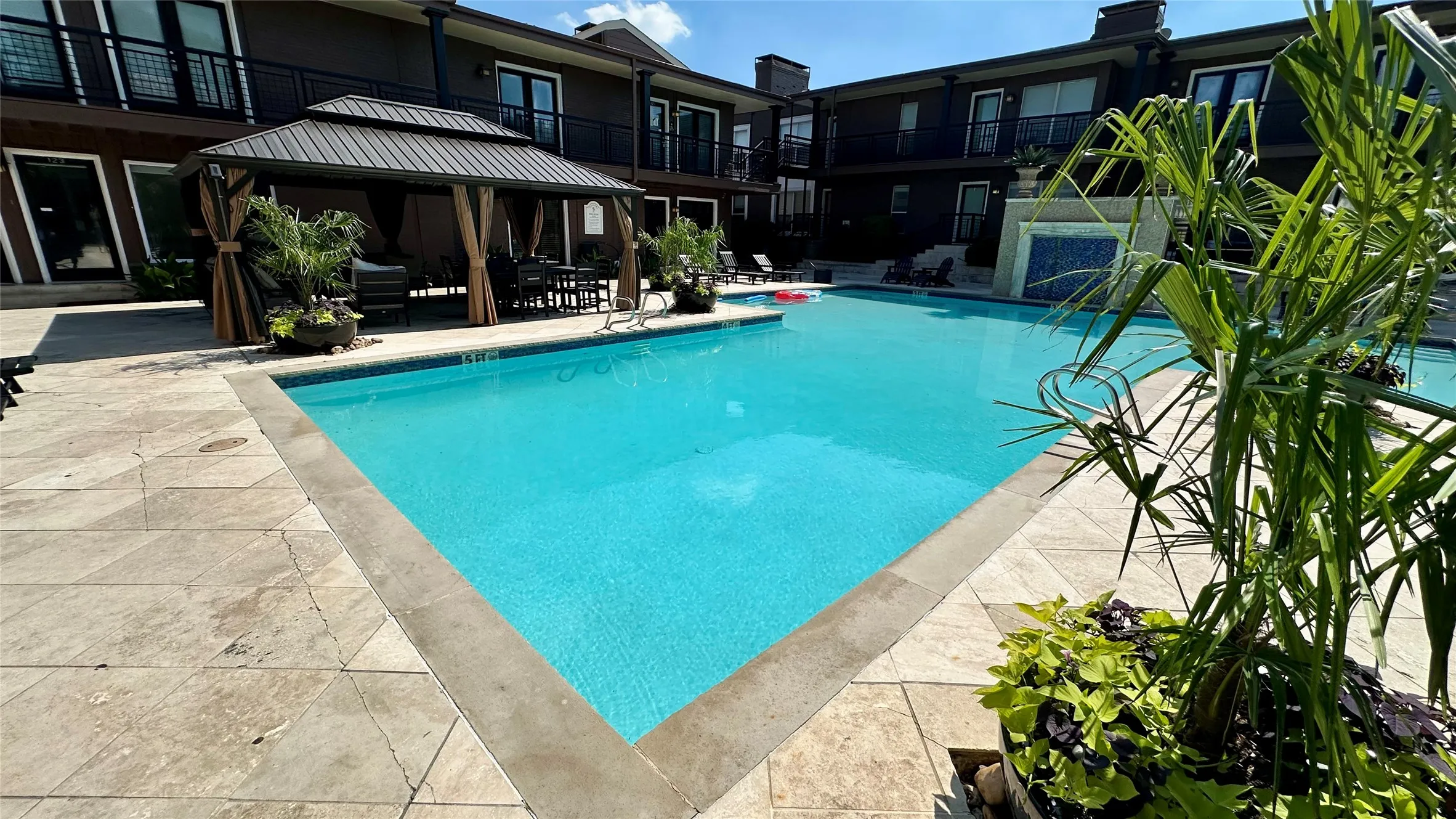 Condominium For Sale in Dallas County , 5926 Sandhurst Lane 124, Dallas, Texas 75206, 2 Bedroom, 2 Bathroom, Garage spaces, 1,046 Sqft, built in 1967, mls#21275867, Real Estate Agent in Dallas, Homes For Sale in Dallas county, Homes For Sale in Dallas, Realtor in Dallas Texas, Real Estate Brokerage Independent Realty Texas, Luminita Cordes Realtor