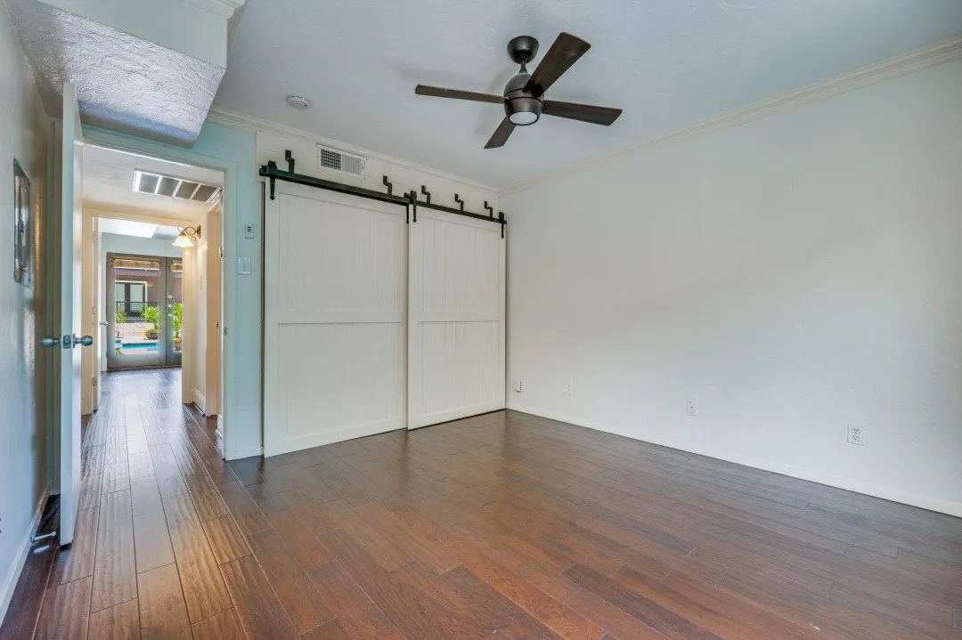 Condominium For Sale in Dallas County , 5926 Sandhurst Lane 124, Dallas, Texas 75206, 2 Bedroom, 2 Bathroom, Garage spaces, 1,046 Sqft, built in 1967, mls#21275867, Real Estate Agent in Dallas, Homes For Sale in Dallas county, Homes For Sale in Dallas, Realtor in Dallas Texas, Real Estate Brokerage Independent Realty Texas, Luminita Cordes Realtor
