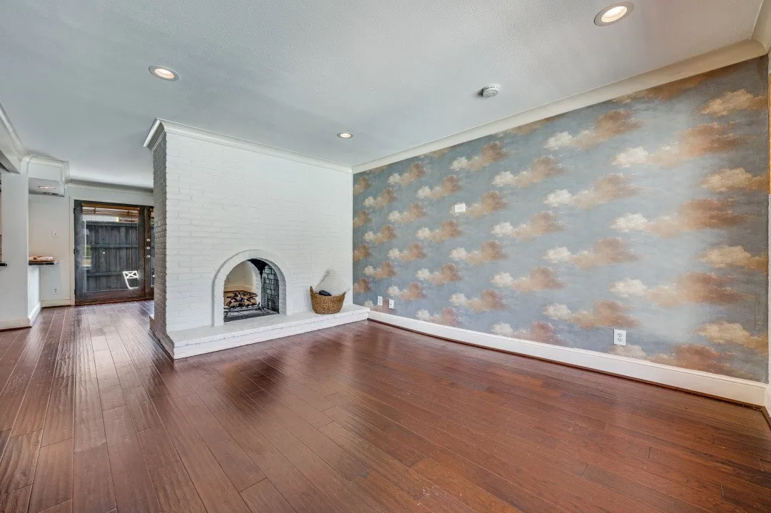 Condominium For Sale in Dallas County , 5926 Sandhurst Lane 124, Dallas, Texas 75206, 2 Bedroom, 2 Bathroom, Garage spaces, 1,046 Sqft, built in 1967, mls#21275867, Real Estate Agent in Dallas, Homes For Sale in Dallas county, Homes For Sale in Dallas, Realtor in Dallas Texas, Real Estate Brokerage Independent Realty Texas, Luminita Cordes Realtor