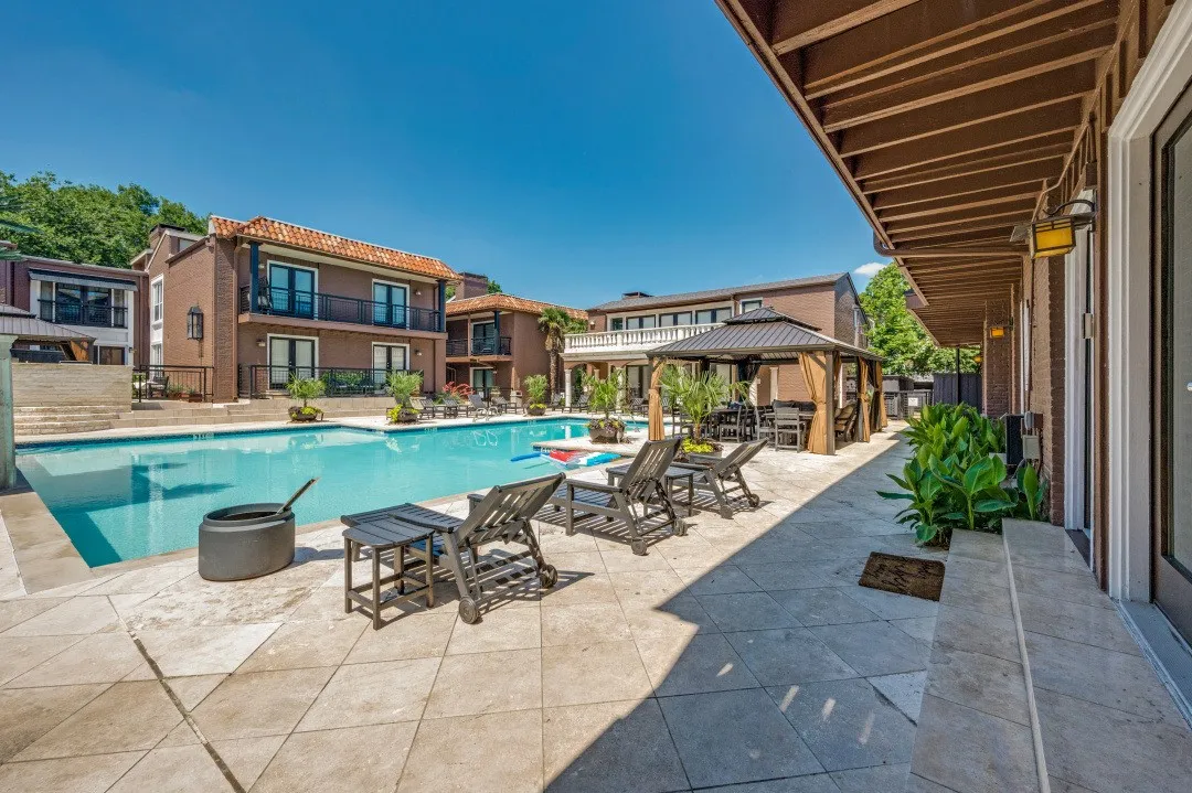 Condominium For Sale in Dallas County , 5926 Sandhurst Lane 124, Dallas, Texas 75206, 2 Bedroom, 2 Bathroom, Garage spaces, 1,046 Sqft, built in 1967, mls#21275867, Real Estate Agent in Dallas, Homes For Sale in Dallas county, Homes For Sale in Dallas, Realtor in Dallas Texas, Real Estate Brokerage Independent Realty Texas, Luminita Cordes Realtor