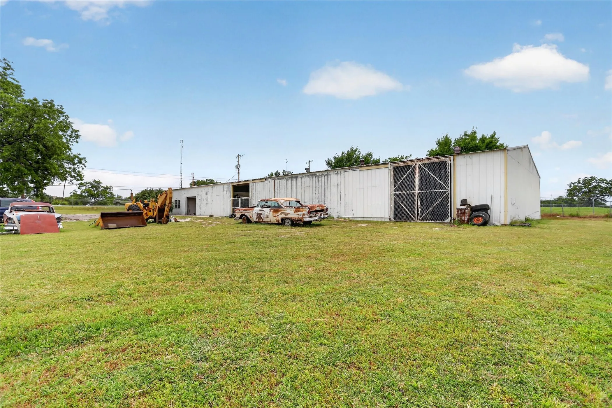 Apartment For Sale in Parker County , 1092 W Highway 199, Springtown, Texas 76082, 1 Bedroom, 2 Bathrooms, 4 Garage spaces, 1,400 Sqft, built in 0, Price $399,900, mls#21277073, Real Estate Agent in Springtown, Homes For Sale in Parker county, Homes For Sale in Springtown, Realtor in Springtown Texas, Real Estate Brokerage Independent Realty Texas, Luminita Cordes Realtor