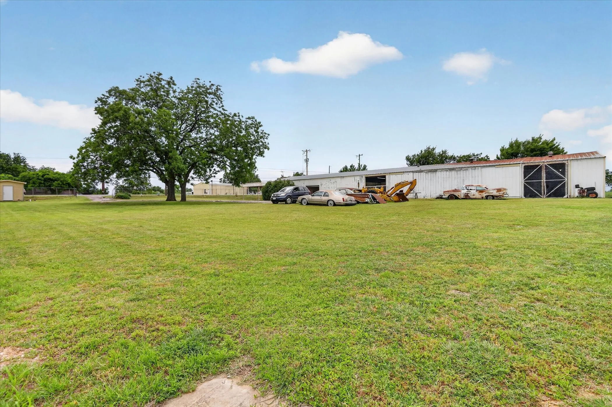 Apartment For Sale in Parker County , 1092 W Highway 199, Springtown, Texas 76082, 1 Bedroom, 2 Bathrooms, 4 Garage spaces, 1,400 Sqft, built in 0, Price $399,900, mls#21277073, Real Estate Agent in Springtown, Homes For Sale in Parker county, Homes For Sale in Springtown, Realtor in Springtown Texas, Real Estate Brokerage Independent Realty Texas, Luminita Cordes Realtor