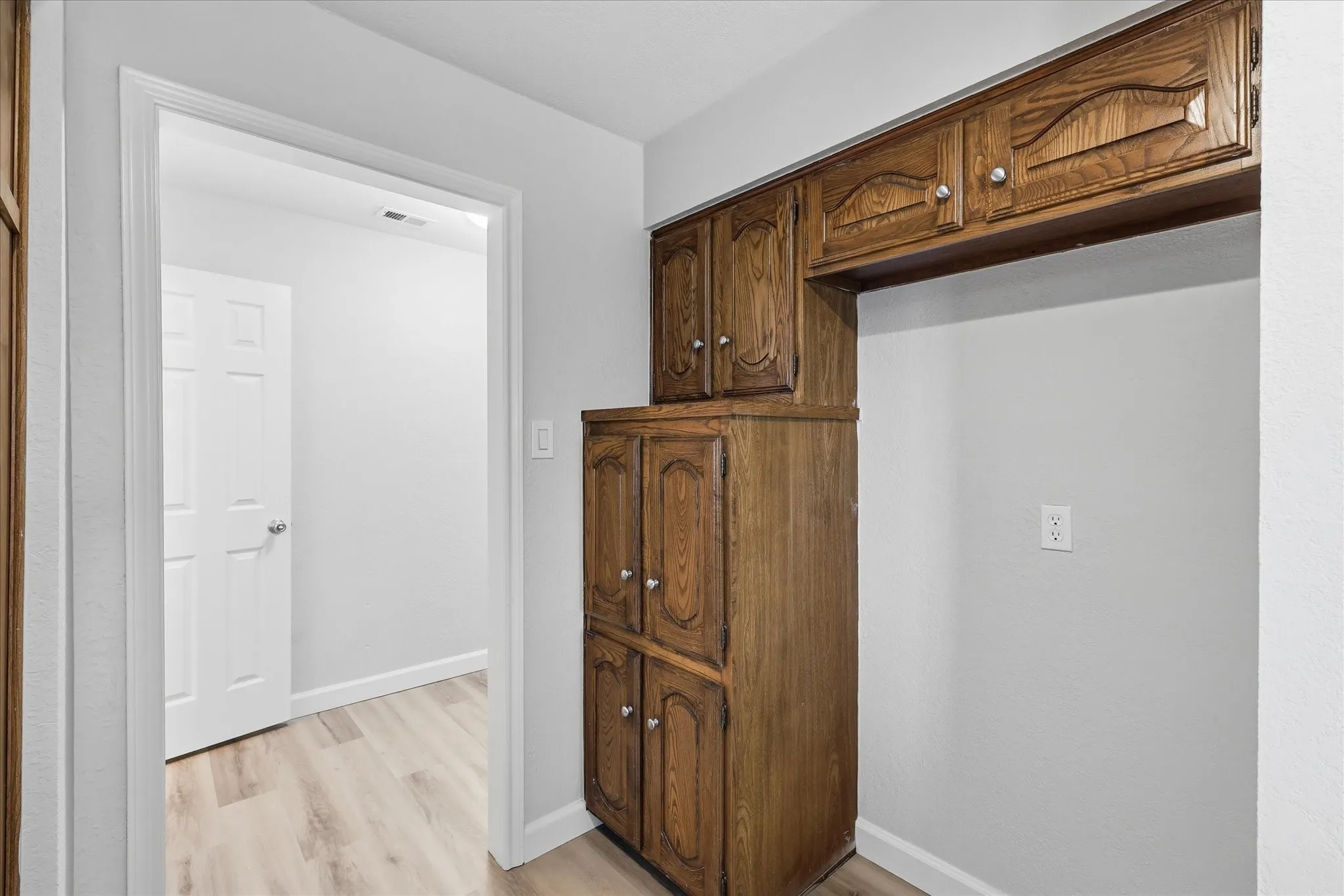 Single Family Residence For Sale in Dallas County , 2625 Ramblewood Drive, Carrollton, Texas 75006, 4 Bedroom, 3 Bathroom, 2 Garage spaces, 2,871 Sqft, built in 1980, Price $575,000, mls#21272396, Real Estate Agent in Carrollton, Homes For Sale in Dallas county, Homes For Sale in Carrollton, Realtor in Carrollton Texas, Real Estate Brokerage Independent Realty Texas, Luminita Cordes Realtor
