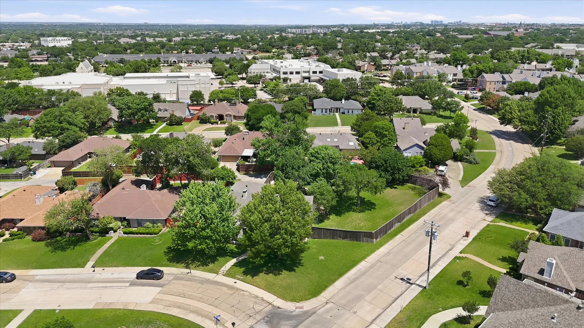 Single Family Residence For Sale in Dallas County , 2625 Ramblewood Drive, Carrollton, Texas 75006, 4 Bedroom, 3 Bathroom, 2 Garage spaces, 2,871 Sqft, built in 1980, Price $575,000, mls#21272396, Real Estate Agent in Carrollton, Homes For Sale in Dallas county, Homes For Sale in Carrollton, Realtor in Carrollton Texas, Real Estate Brokerage Independent Realty Texas, Luminita Cordes Realtor