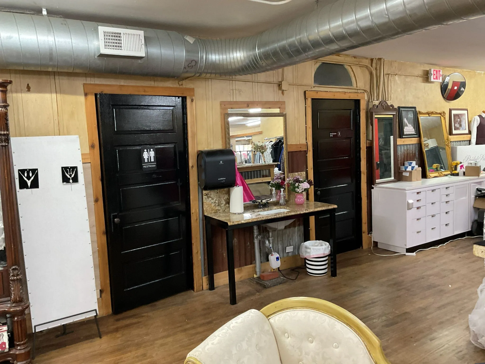 Retail For Sale in Johnson County , 110 E Chambers Street 112, Cleburne, Texas 76031, 0, 0, Garage spaces, 0 Sqft, built in 1900, mls#21276515, Real Estate Agent in Cleburne, Homes For Sale in Johnson county, Homes For Sale in Cleburne, Realtor in Cleburne Texas, Real Estate Brokerage Independent Realty Texas, Luminita Cordes Realtor