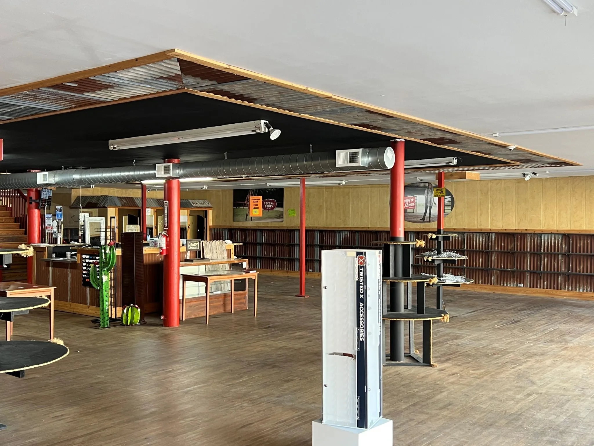 Retail For Sale in Johnson County , 110 E Chambers Street 112, Cleburne, Texas 76031, 0, 0, Garage spaces, 0 Sqft, built in 1900, mls#21276515, Real Estate Agent in Cleburne, Homes For Sale in Johnson county, Homes For Sale in Cleburne, Realtor in Cleburne Texas, Real Estate Brokerage Independent Realty Texas, Luminita Cordes Realtor