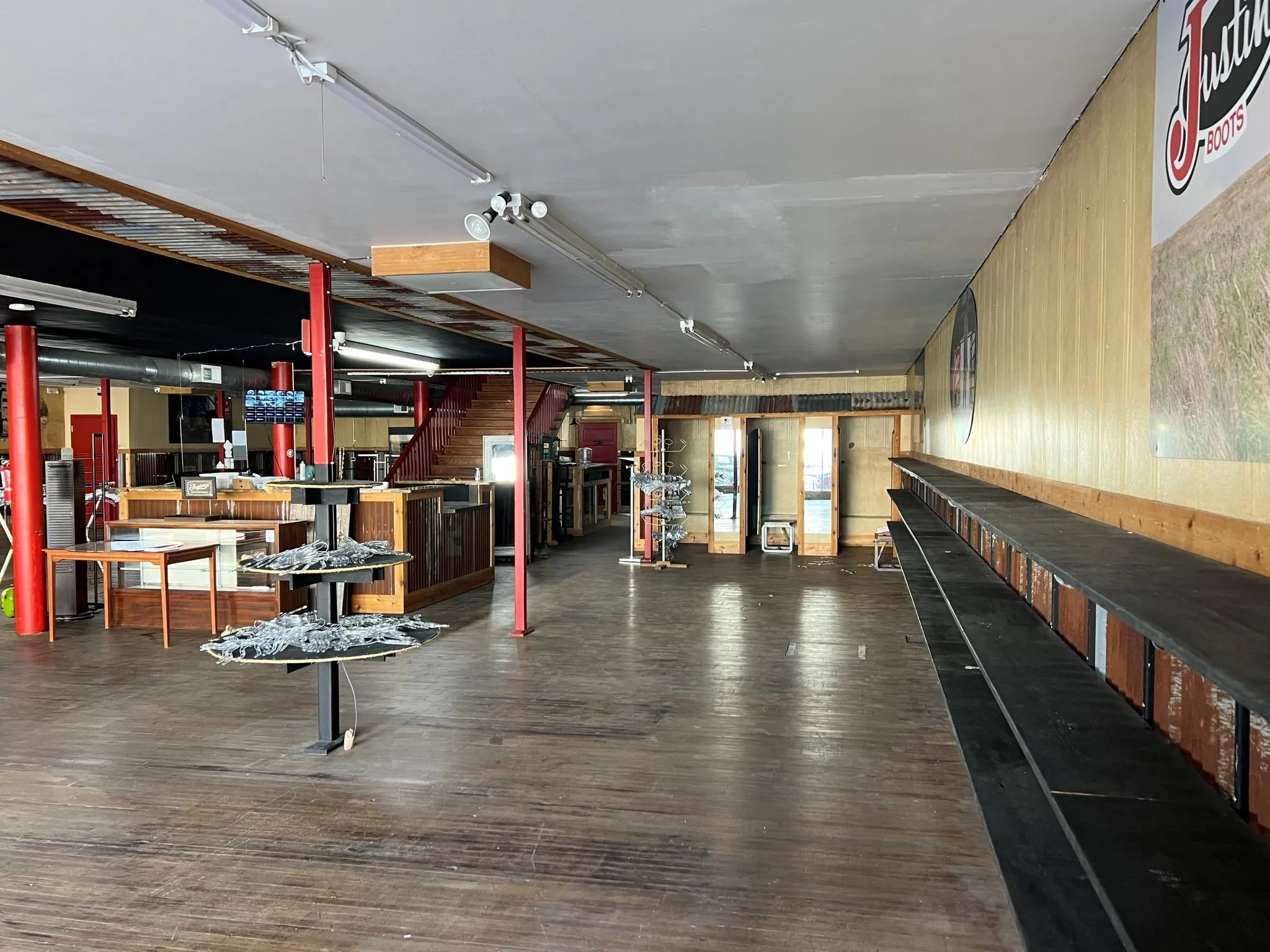 Retail For Sale in Johnson County , 110 E Chambers Street 112, Cleburne, Texas 76031, 0, 0, Garage spaces, 0 Sqft, built in 1900, mls#21276515, Real Estate Agent in Cleburne, Homes For Sale in Johnson county, Homes For Sale in Cleburne, Realtor in Cleburne Texas, Real Estate Brokerage Independent Realty Texas, Luminita Cordes Realtor