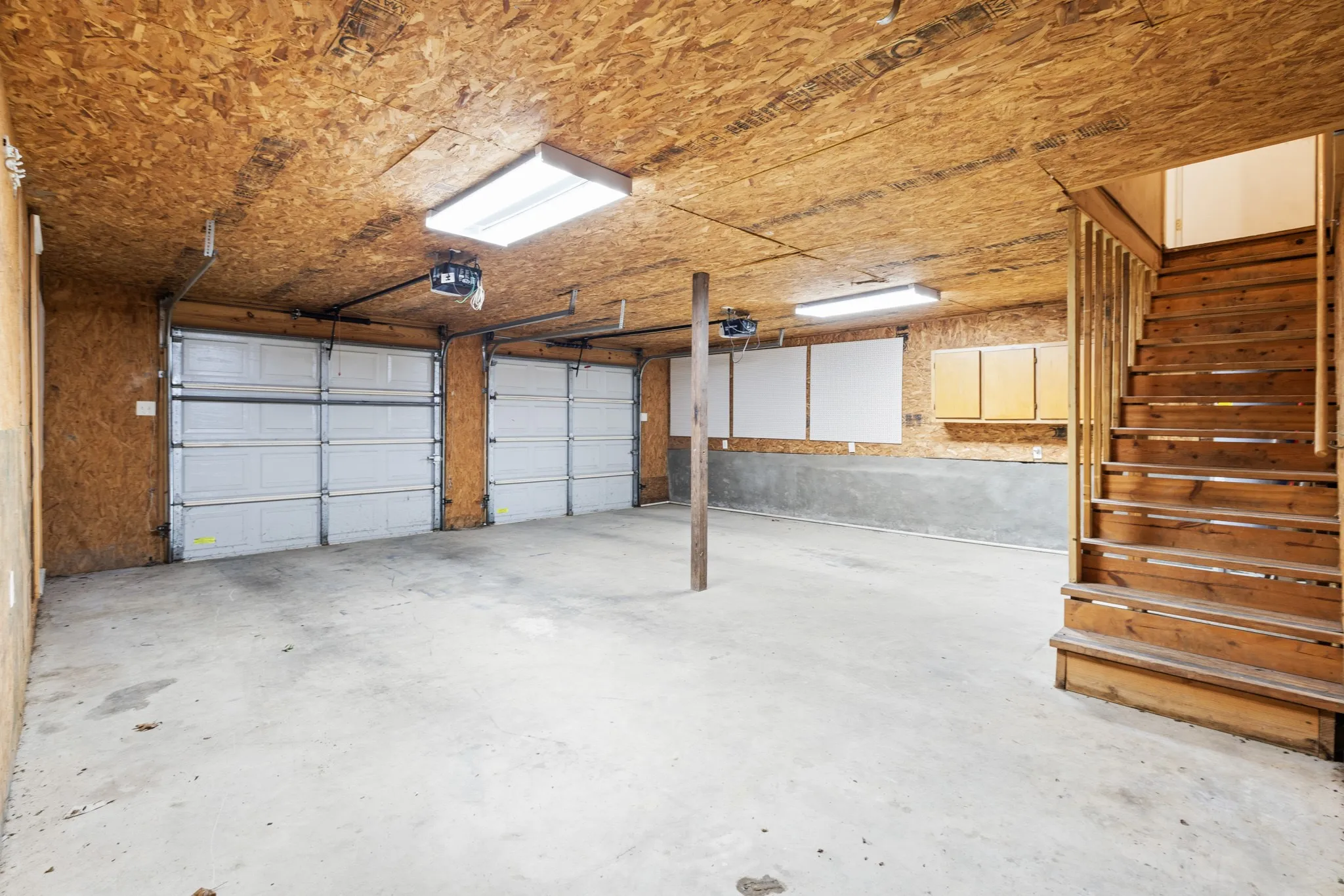 Single Family Residence For Sale in Dallas County , 1303 Arizona Avenue, Dallas, Texas 75216, 3 Bedrooms, 2 Bathrooms, 2 Garage spaces, 1,450 Sqft, built in 1950, Price $340,000, mls#21276484, Real Estate Agent in Dallas, Homes For Sale in Dallas county, Homes For Sale in Dallas, Realtor in Dallas Texas, Real Estate Brokerage Independent Realty Texas, Luminita Cordes Realtor
