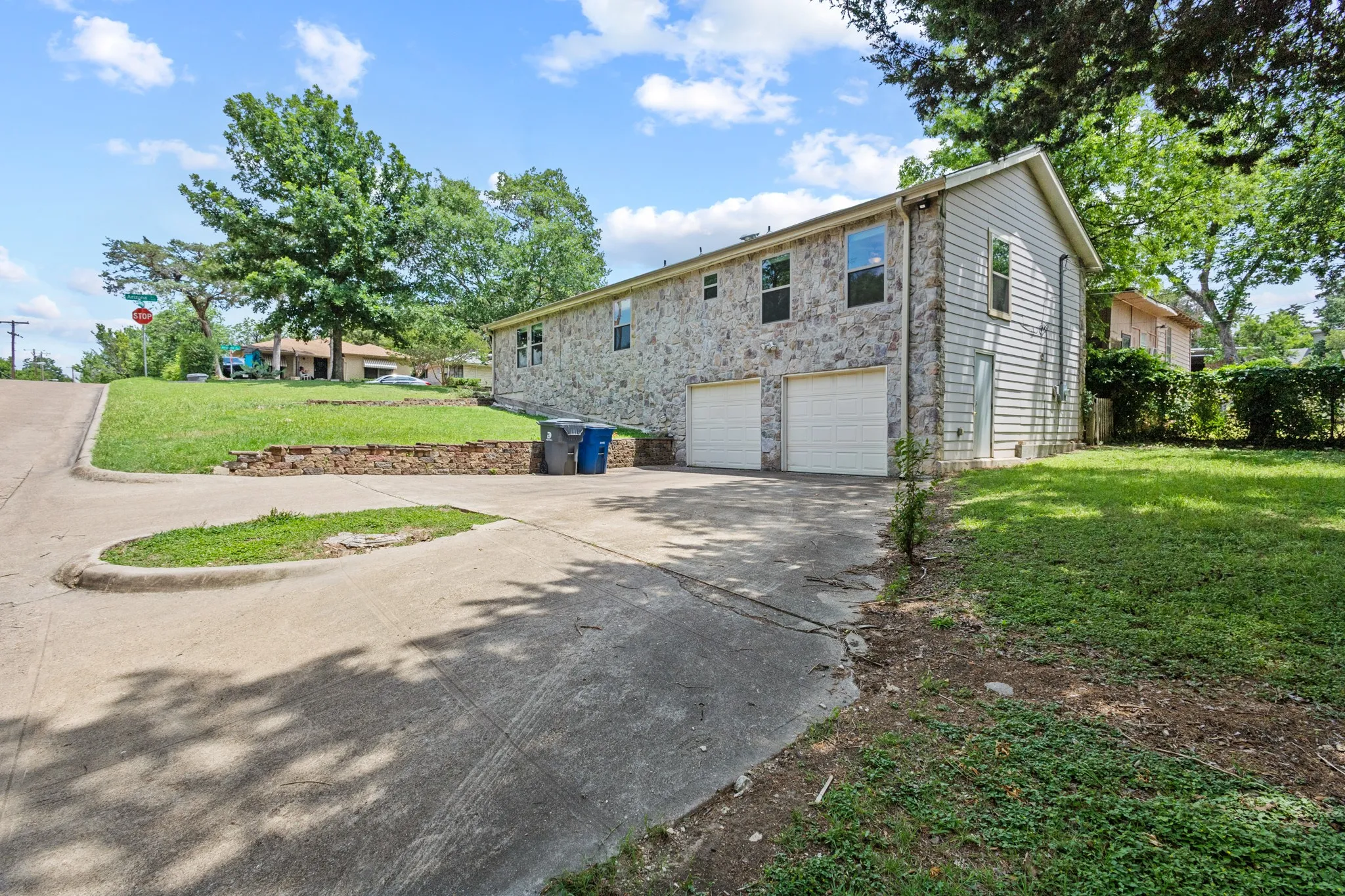 Single Family Residence For Sale in Dallas County , 1303 Arizona Avenue, Dallas, Texas 75216, 3 Bedrooms, 2 Bathrooms, 2 Garage spaces, 1,450 Sqft, built in 1950, Price $340,000, mls#21276484, Real Estate Agent in Dallas, Homes For Sale in Dallas county, Homes For Sale in Dallas, Realtor in Dallas Texas, Real Estate Brokerage Independent Realty Texas, Luminita Cordes Realtor