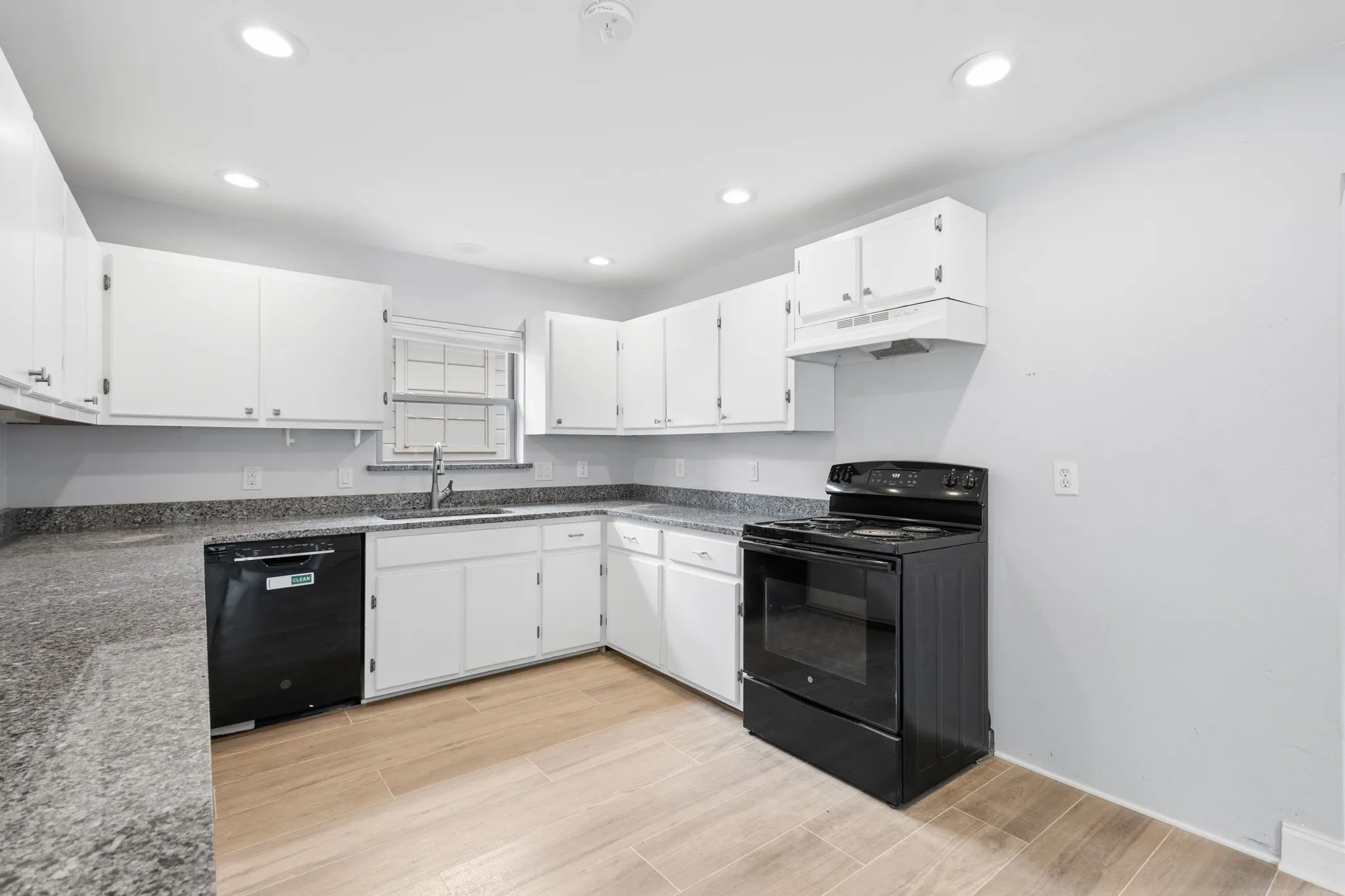 Single Family Residence For Sale in Dallas County , 1303 Arizona Avenue, Dallas, Texas 75216, 3 Bedrooms, 2 Bathrooms, 2 Garage spaces, 1,450 Sqft, built in 1950, Price $340,000, mls#21276484, Real Estate Agent in Dallas, Homes For Sale in Dallas county, Homes For Sale in Dallas, Realtor in Dallas Texas, Real Estate Brokerage Independent Realty Texas, Luminita Cordes Realtor