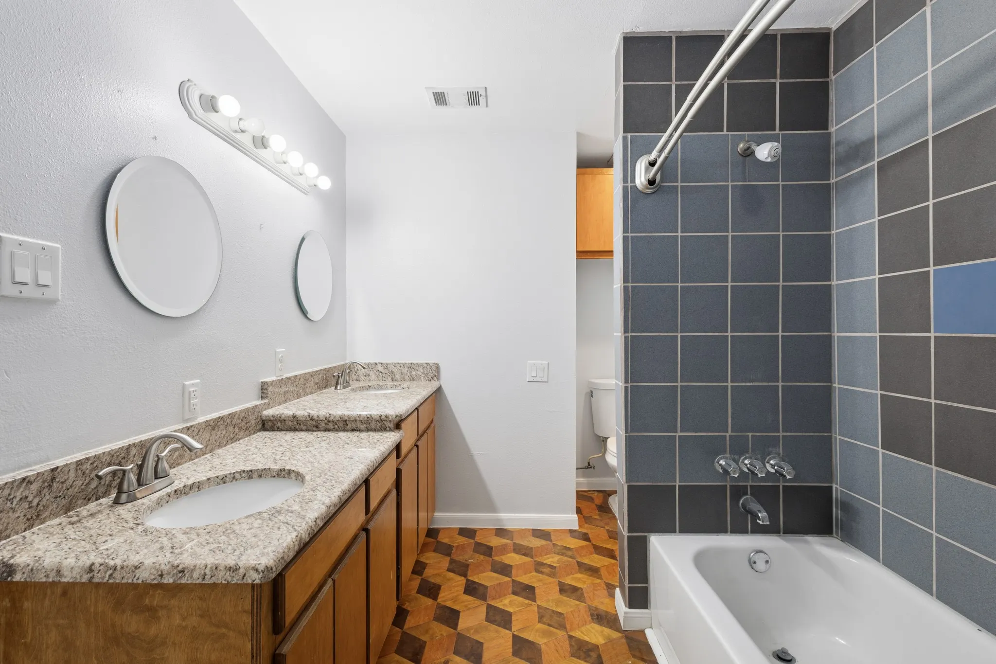 Single Family Residence For Sale in Dallas County , 1303 Arizona Avenue, Dallas, Texas 75216, 3 Bedrooms, 2 Bathrooms, 2 Garage spaces, 1,450 Sqft, built in 1950, Price $340,000, mls#21276484, Real Estate Agent in Dallas, Homes For Sale in Dallas county, Homes For Sale in Dallas, Realtor in Dallas Texas, Real Estate Brokerage Independent Realty Texas, Luminita Cordes Realtor