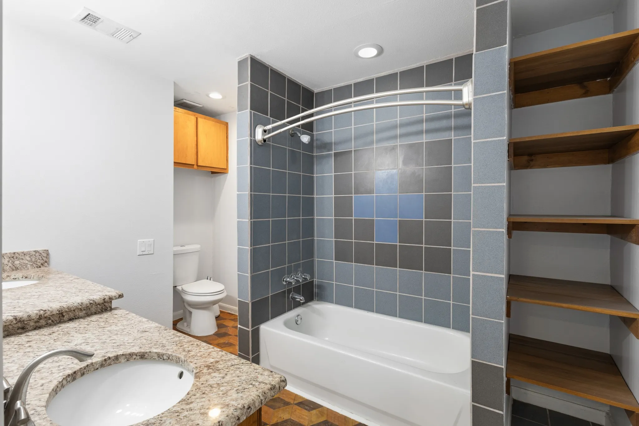 Single Family Residence For Sale in Dallas County , 1303 Arizona Avenue, Dallas, Texas 75216, 3 Bedrooms, 2 Bathrooms, 2 Garage spaces, 1,450 Sqft, built in 1950, Price $340,000, mls#21276484, Real Estate Agent in Dallas, Homes For Sale in Dallas county, Homes For Sale in Dallas, Realtor in Dallas Texas, Real Estate Brokerage Independent Realty Texas, Luminita Cordes Realtor