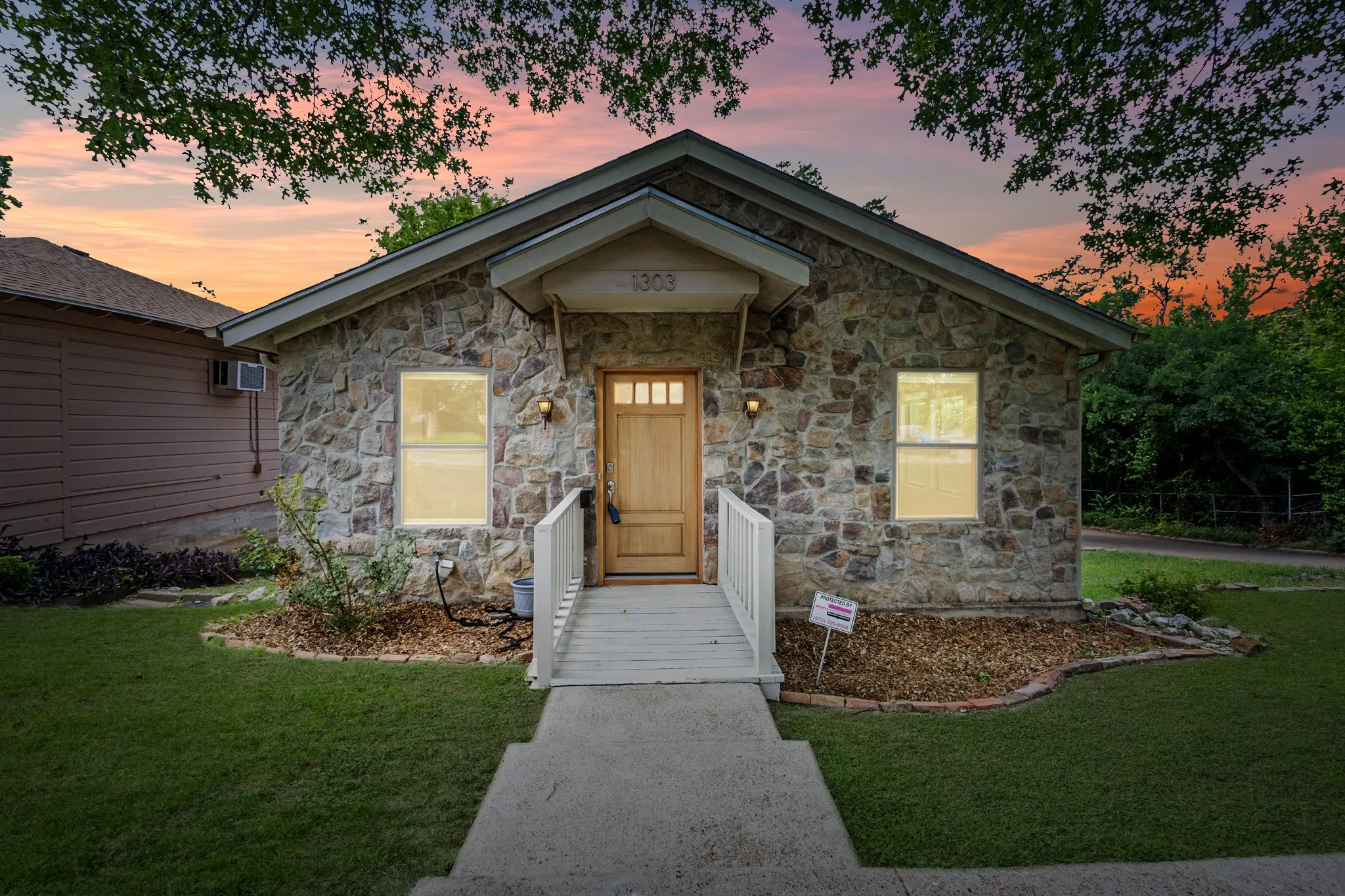 Single Family Residence For Sale in Dallas County , 1303 Arizona Avenue, Dallas, Texas 75216, 3 Bedrooms, 2 Bathrooms, 2 Garage spaces, 1,450 Sqft, built in 1950, Price $340,000, mls#21276484, Real Estate Agent in Dallas, Homes For Sale in Dallas county, Homes For Sale in Dallas, Realtor in Dallas Texas, Real Estate Brokerage Independent Realty Texas, Luminita Cordes Realtor